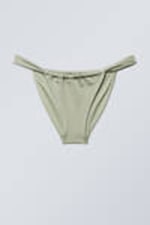 Helles, mattes Khaki - Gerüschter Bikinislip mit niedriger Taille - 0