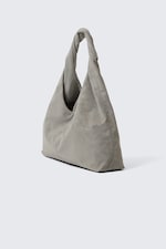 Staubgrau - Lässige Schultertasche aus Kunstleder - 1