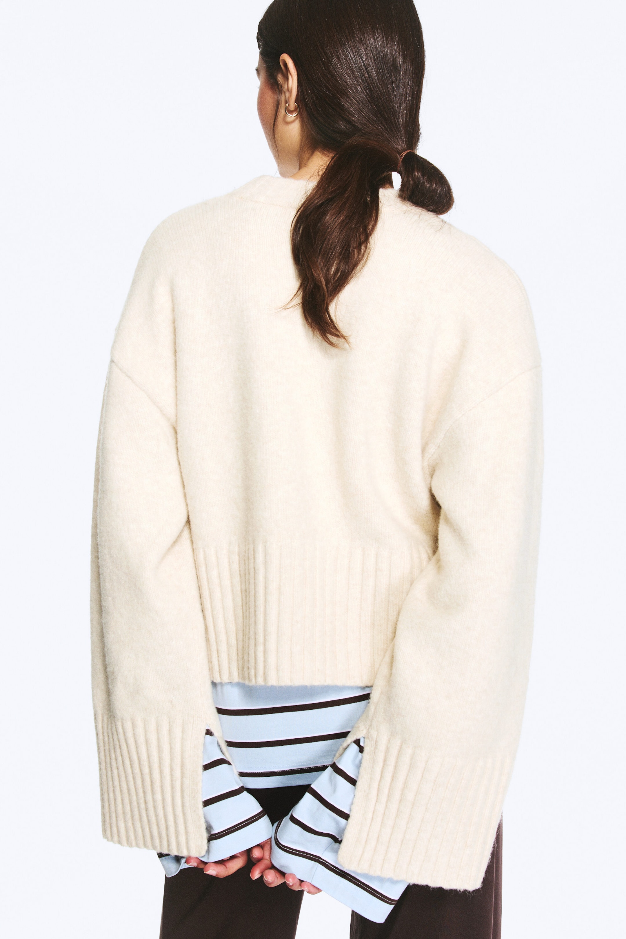 Støvet hvit - Strikket oversized genser - 3