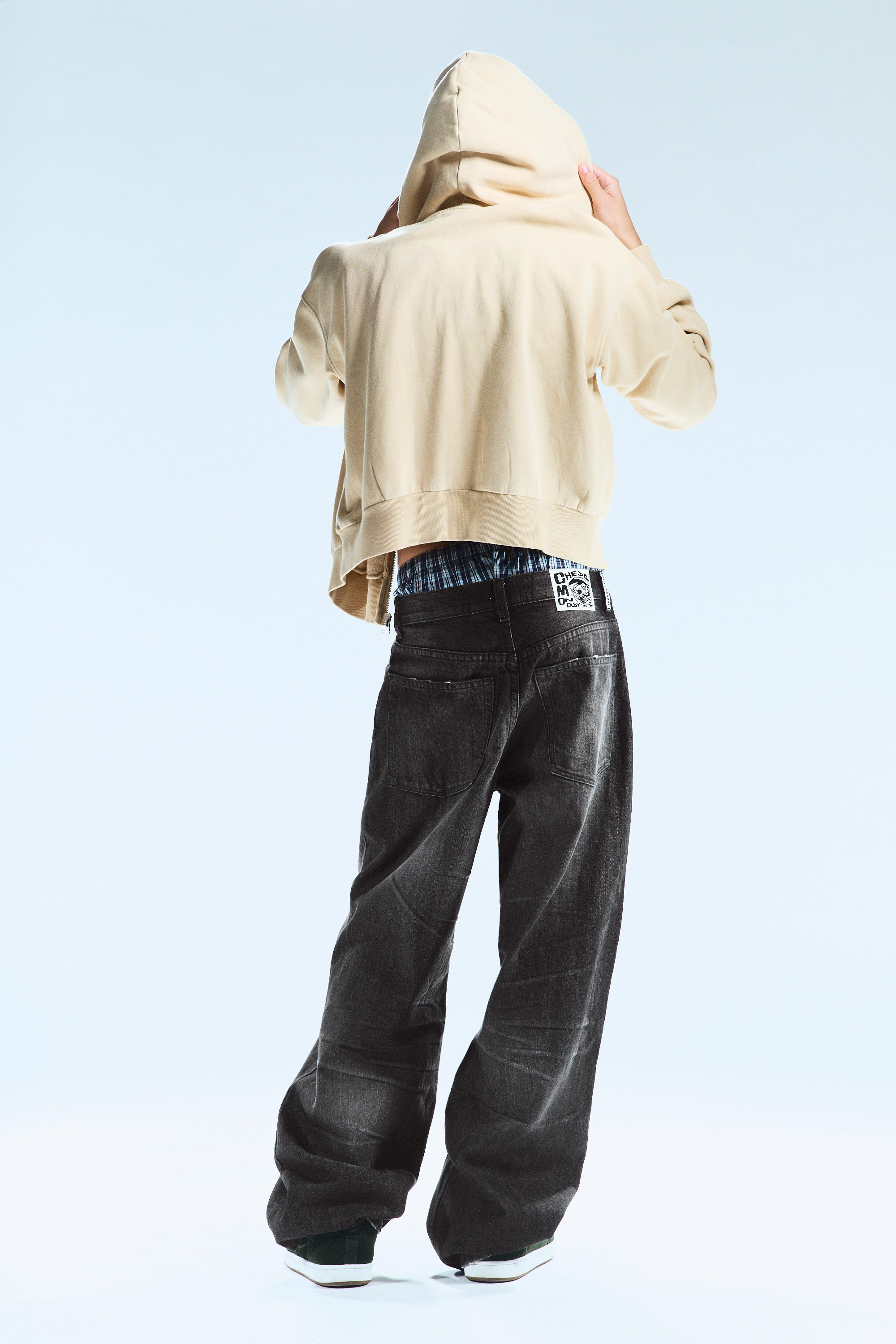 Chafe Black - Looser Regular Waist Loose Straight Jeans - 2