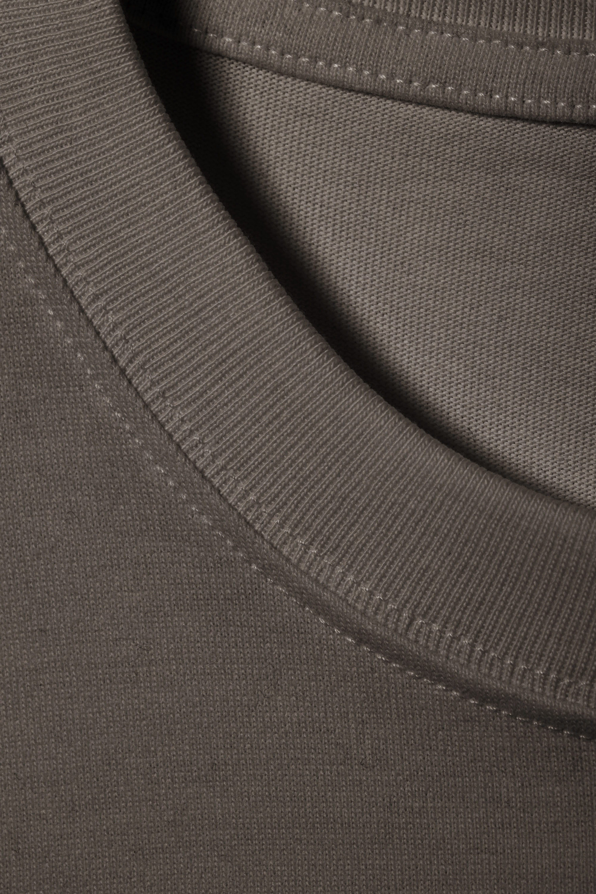 Dunkles Graubraun - Tolles Longsleeve in Boxy-Passform - 1