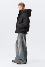 Schwarz - Pufferjacke mit Kapuze und Kunstpelzbesatz - 5