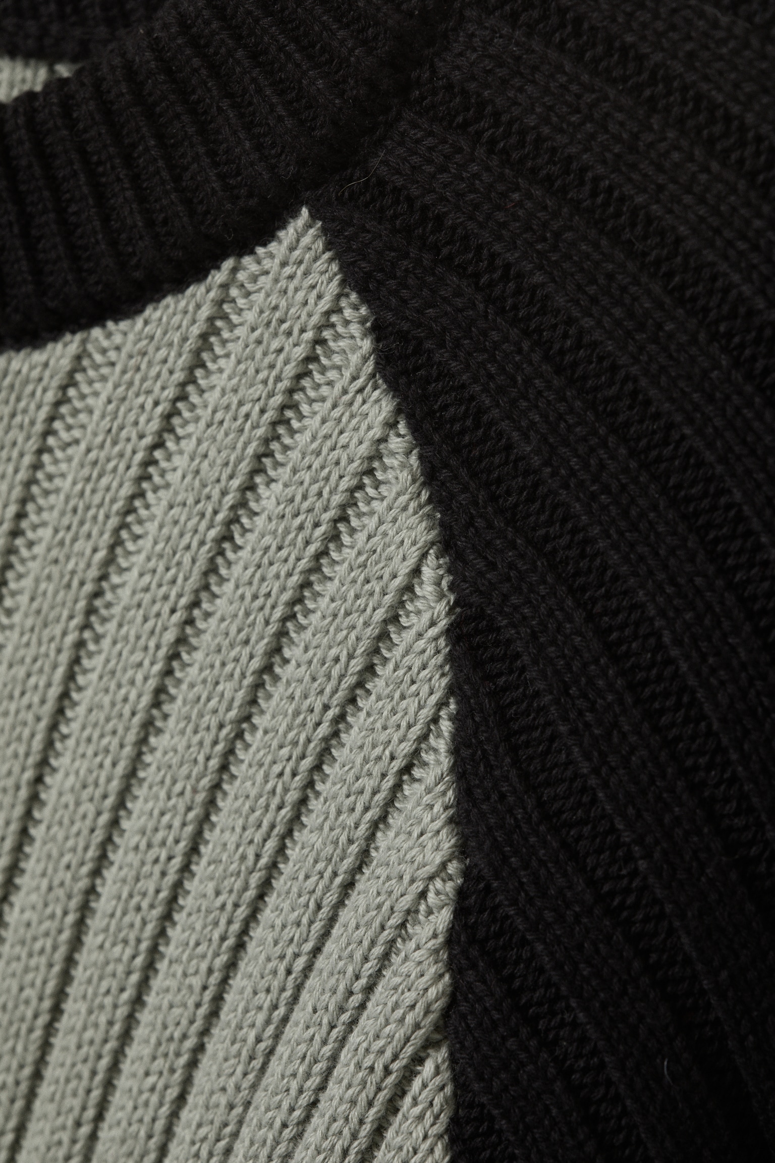 Gerippter Baumwollpullover mit Raglanärmeln - Grau/Schwarz - 3