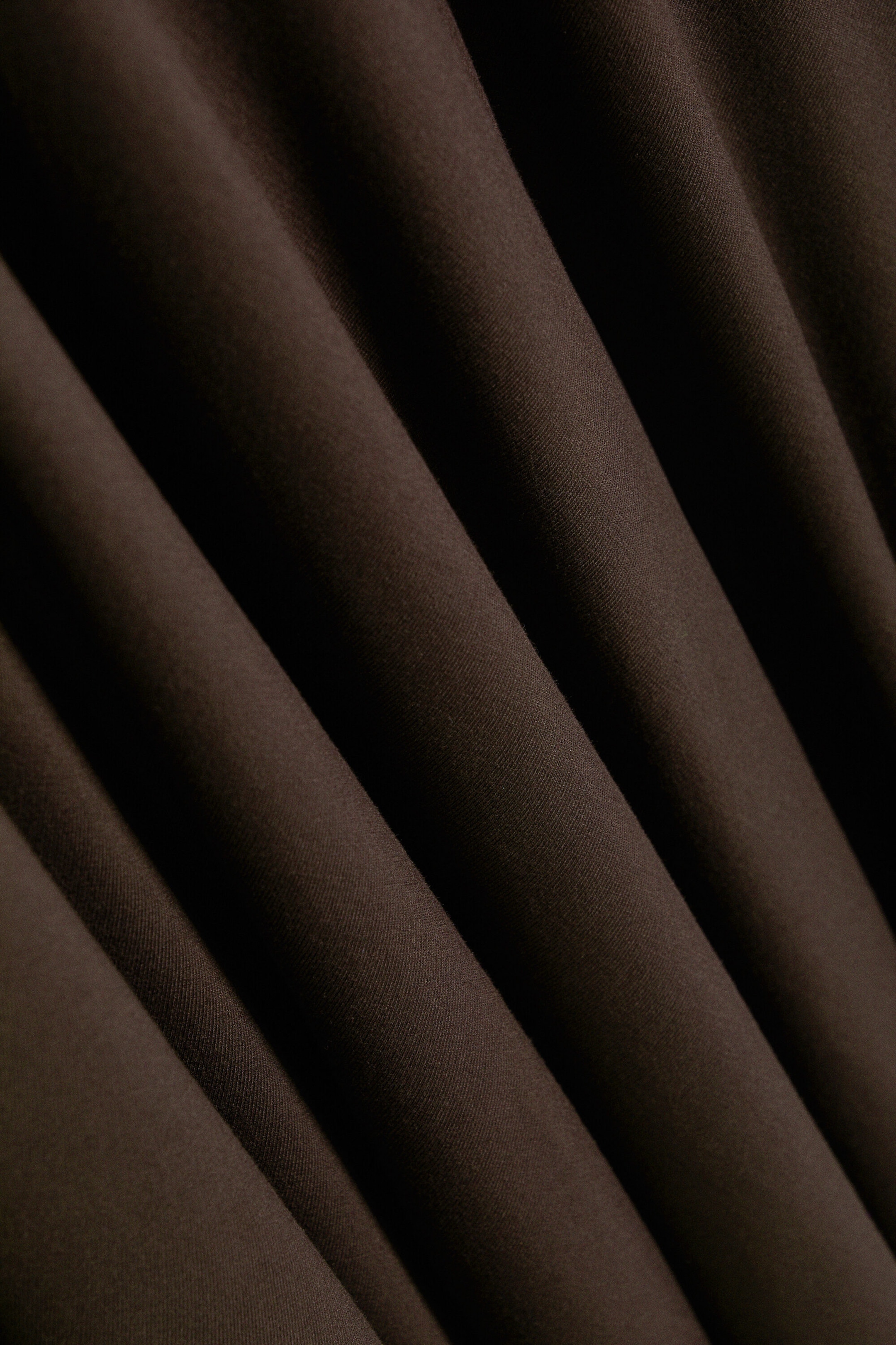 Dunkelbraun - Asymmetrisches Midikleid mit Stehkragen - 5