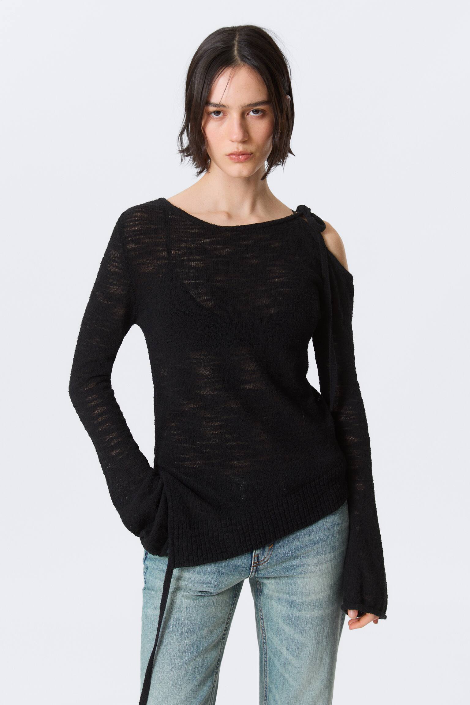 Asymmetrisk strikkegenser med knyting på skulderen - Svart/Lys mole - 3