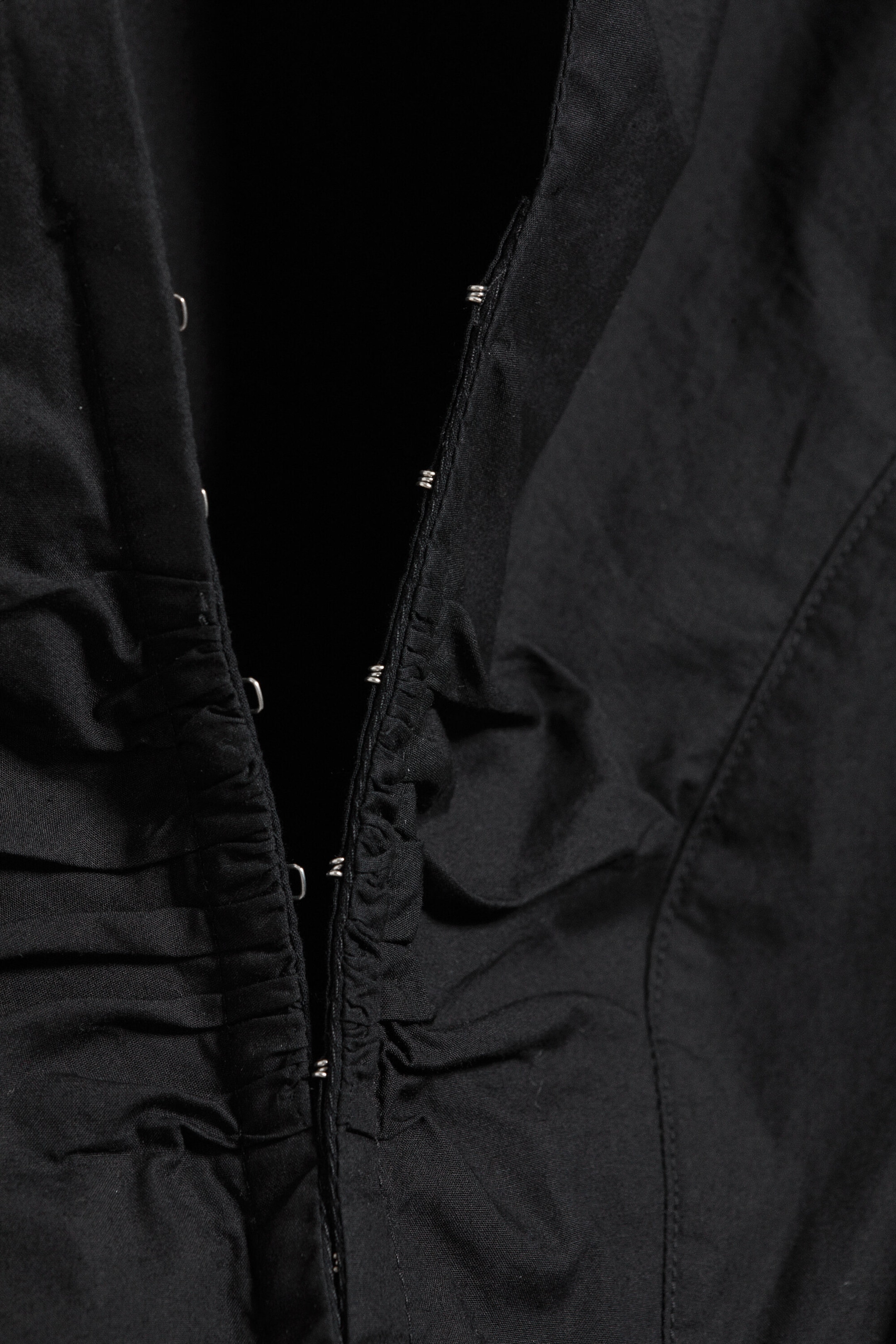 Black - Long-Sleeved Hook-and-eye Top - 4