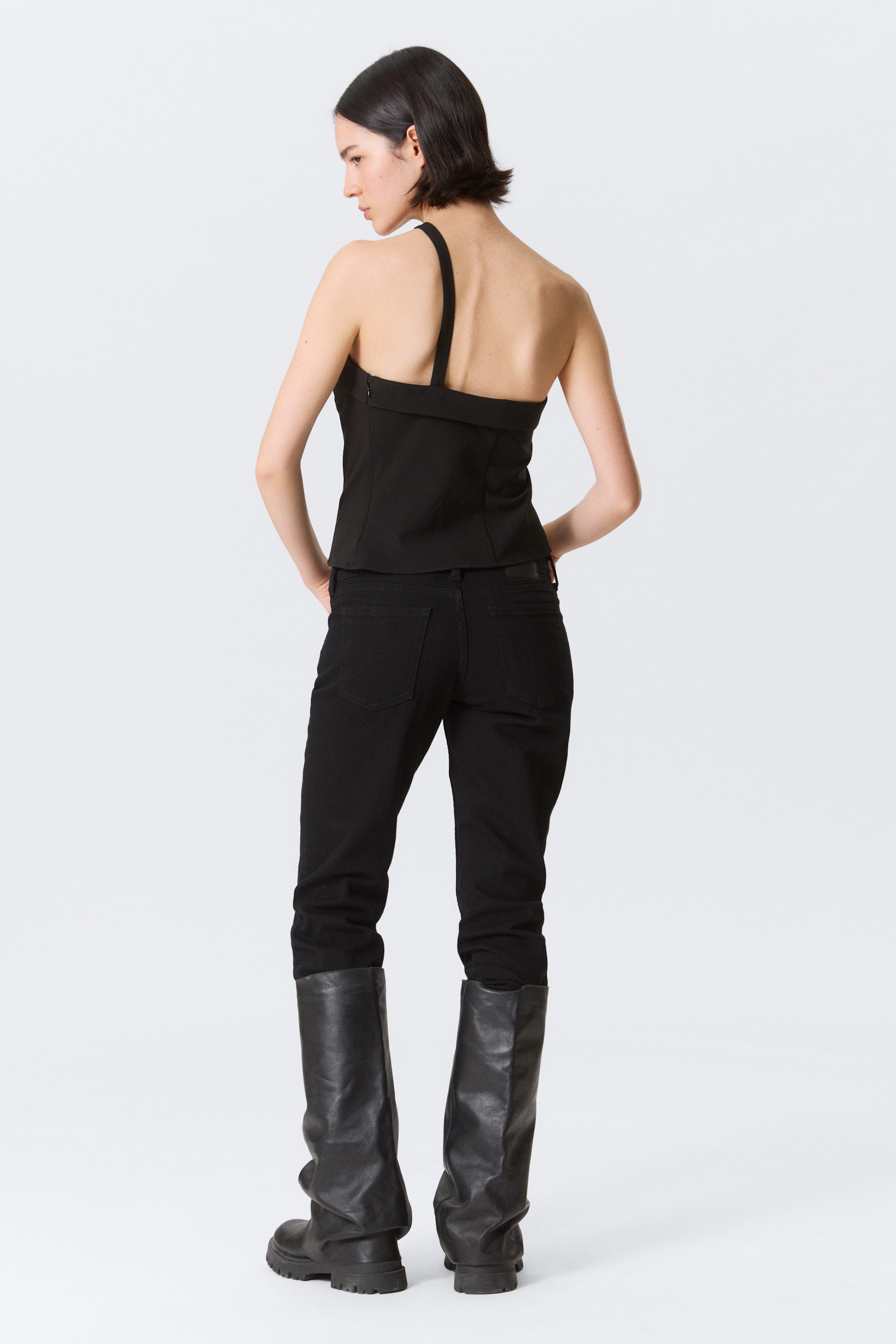 Schwarz - One-Shoulder-Top aus Anzugstoff mit Schnalle - 3