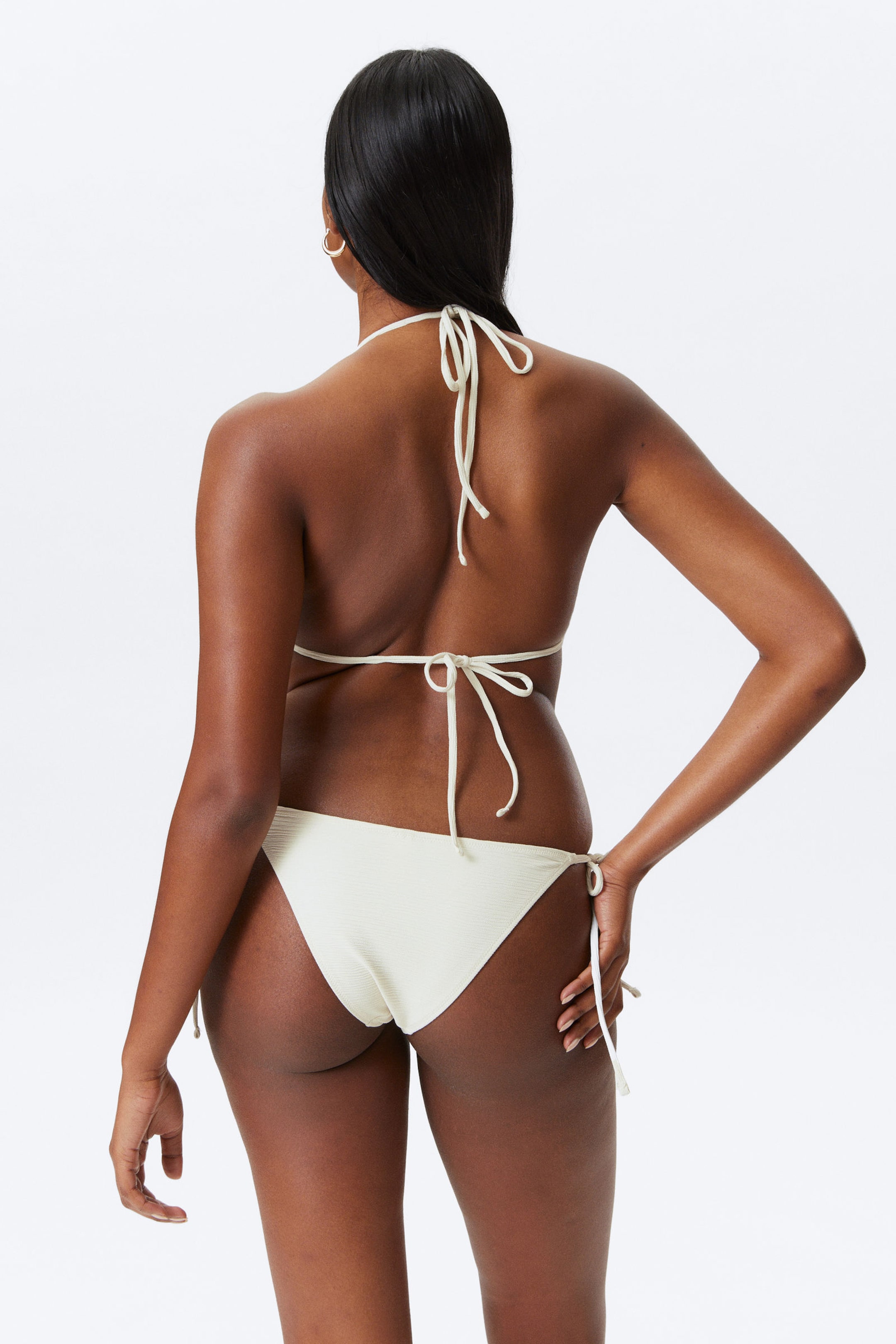 Helles Beige - Strukturiertes Bikinihöschen mit Bindebändern - 3