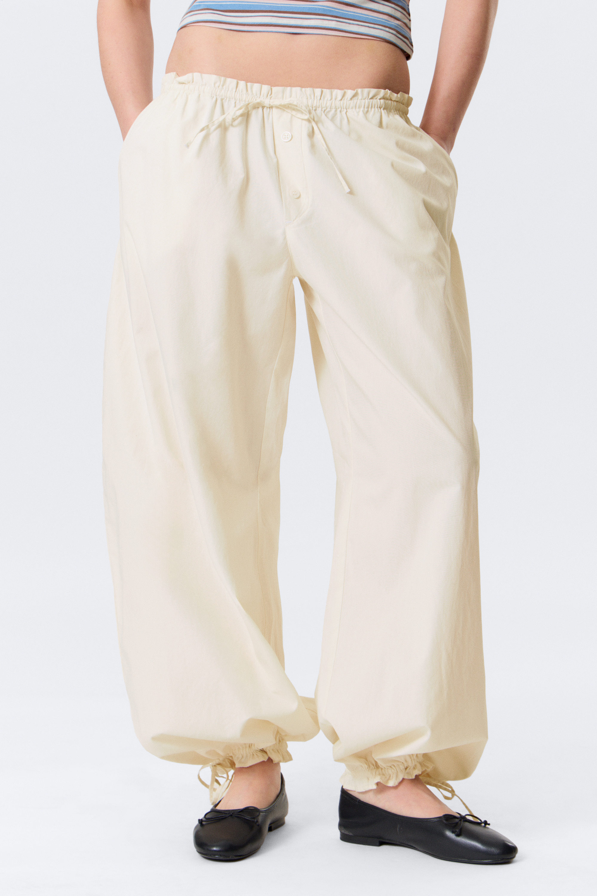 low rise ruched drawstring trousers - Off-white | Monki WW