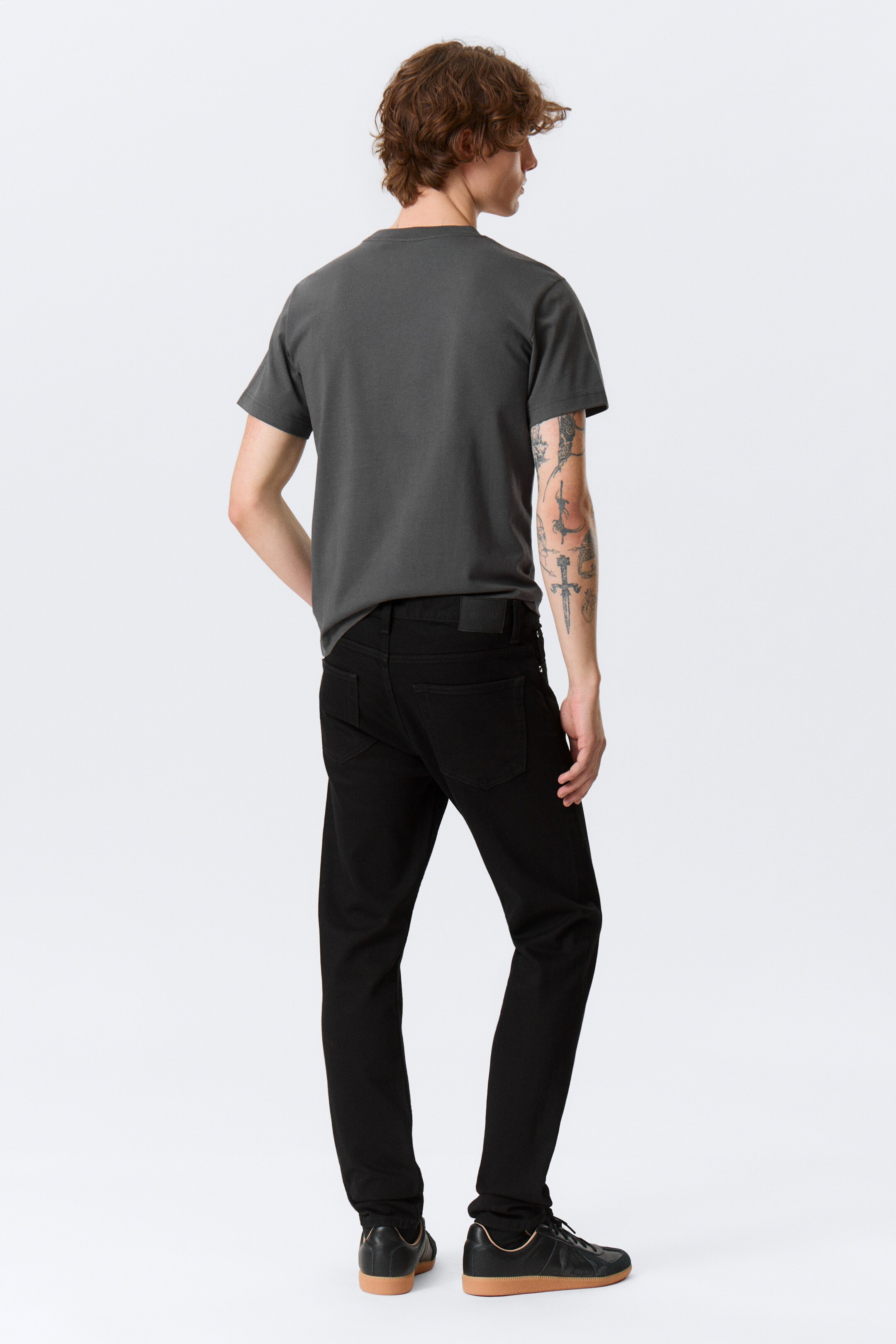 Agrandir l'image: Jean fuselé ajusté Sunday - Almost Black - Noir - HOMME | H&M CH 10