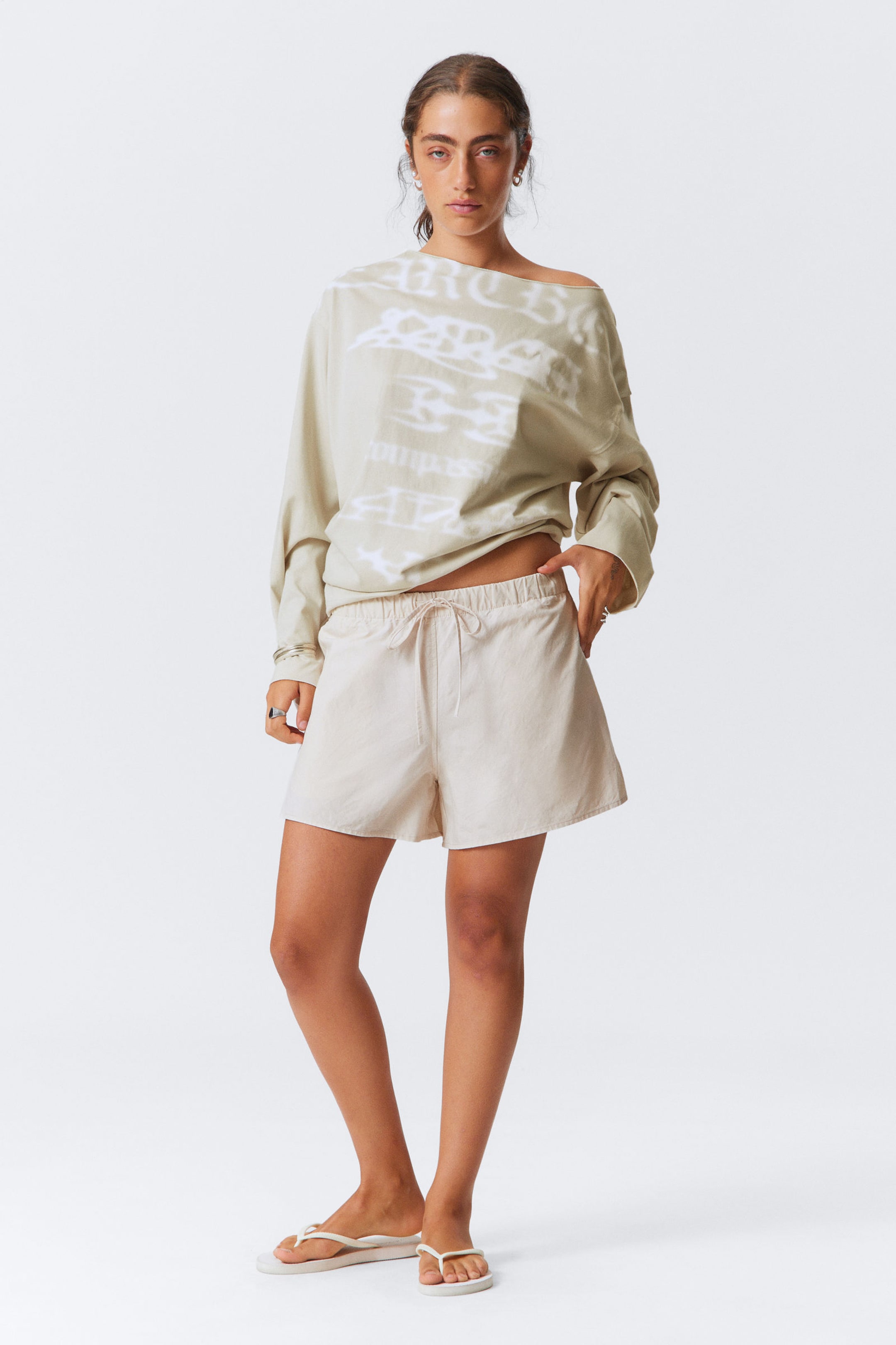 Lichtbeige - Wijde pull-on short met wassing - 1