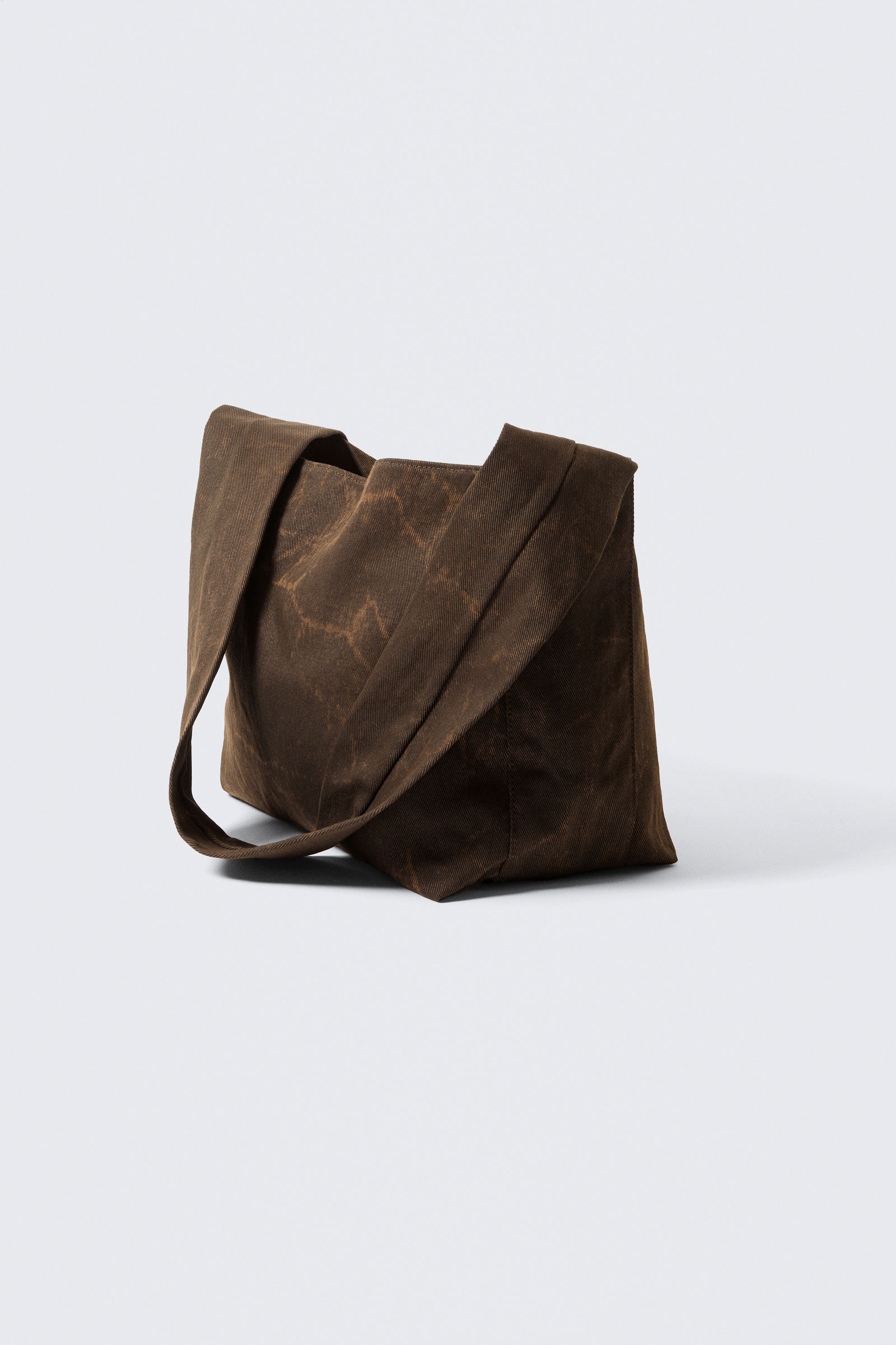WEEKDAY Medium Zip Shoulder Bag in Dark Mole | endource