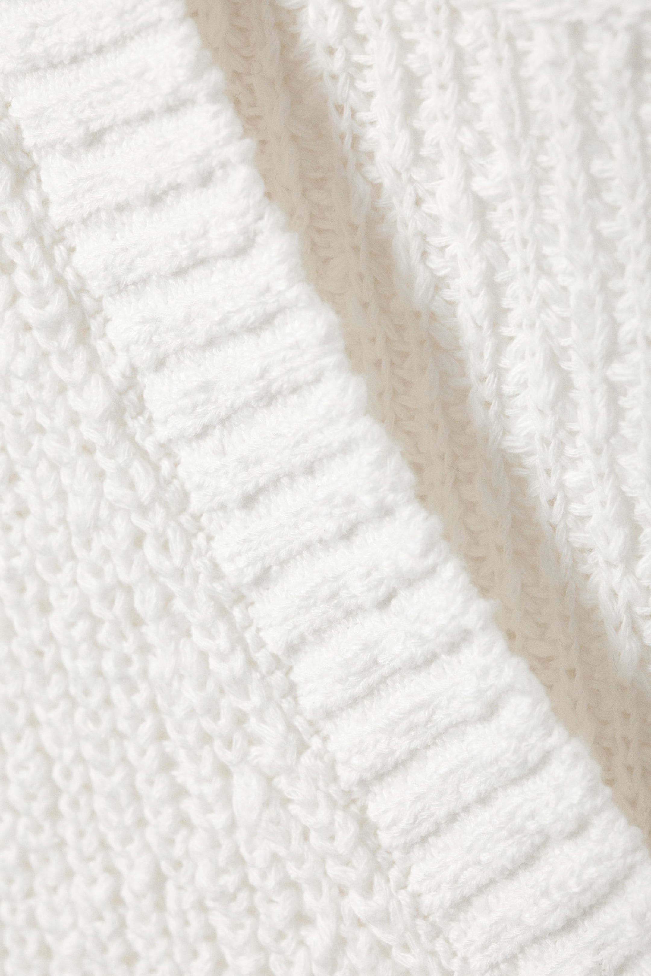 White - Boxy Knitted V-neck Sweater - 5