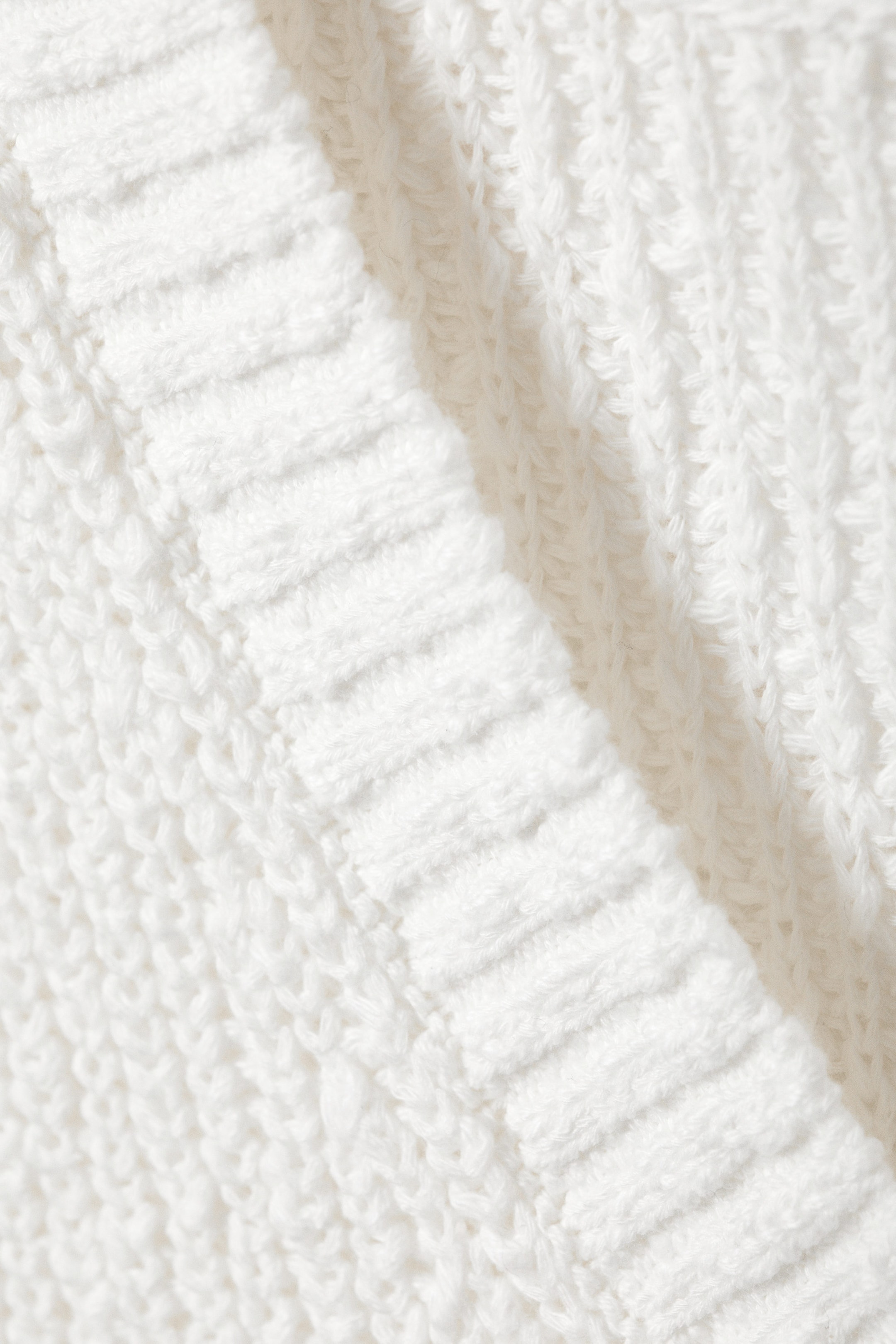 White - Boxy Knitted V-neck Sweater - 2