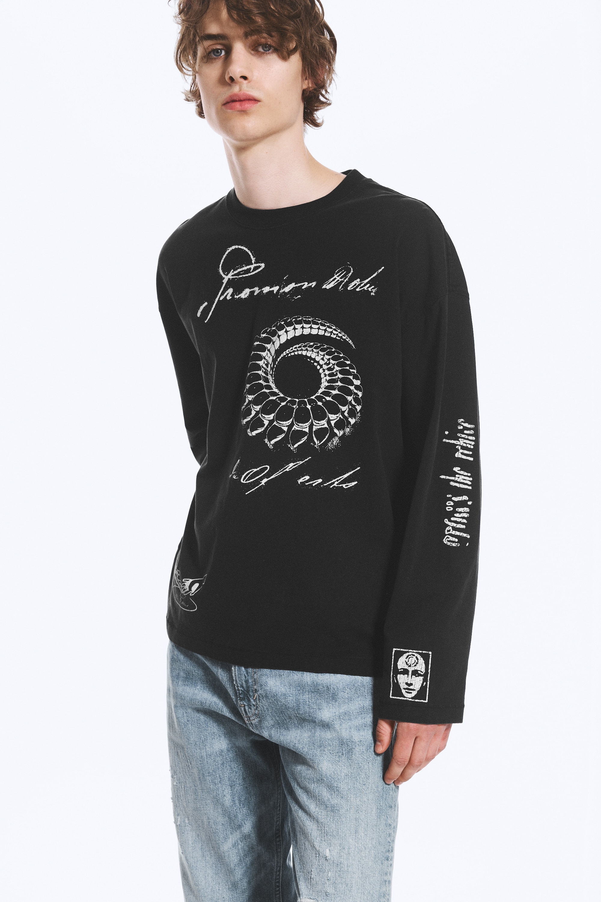 Oversized Longsleeve mit Grafikprint - Schwarz - Spirale/Weiß - "Racer"/Dunkelrot - "Racer"