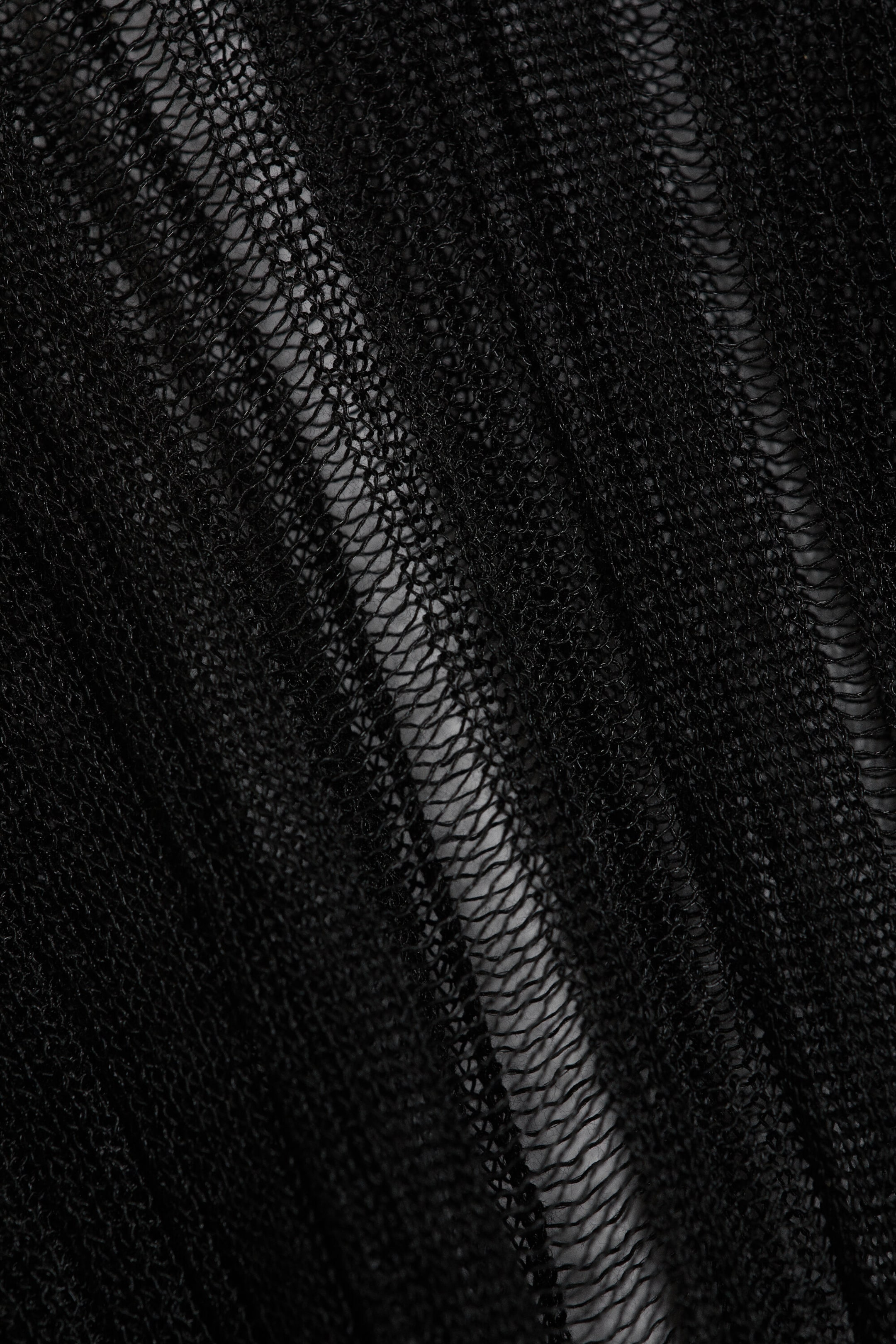 Schwarz - Figurbetontes Langarmshirt in Tear-Knit-Optik - 5