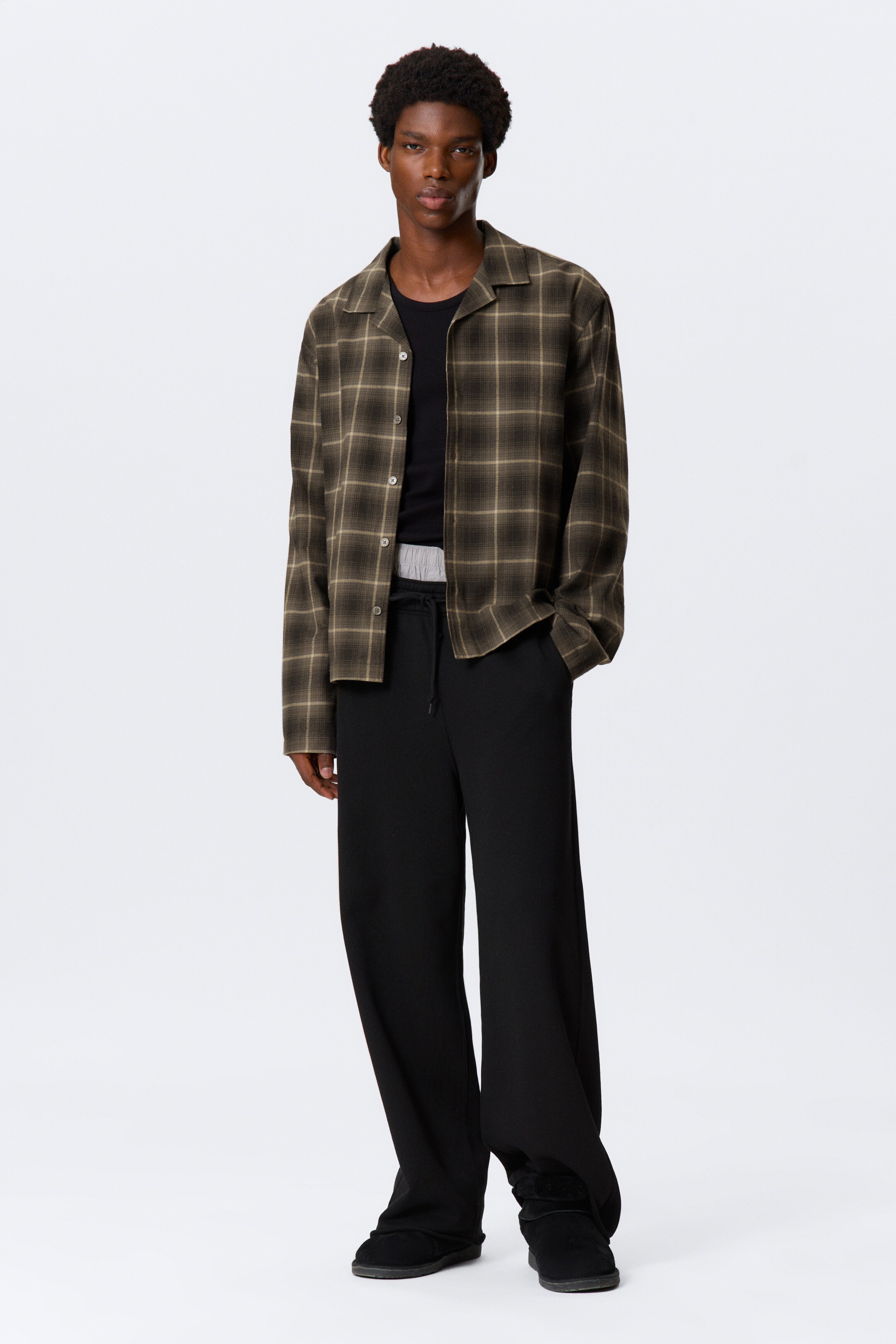 Se større billede: Afslappet flannel pyjamaskjorte - Checked Dark Brown - HERRE | H&M DK 2
