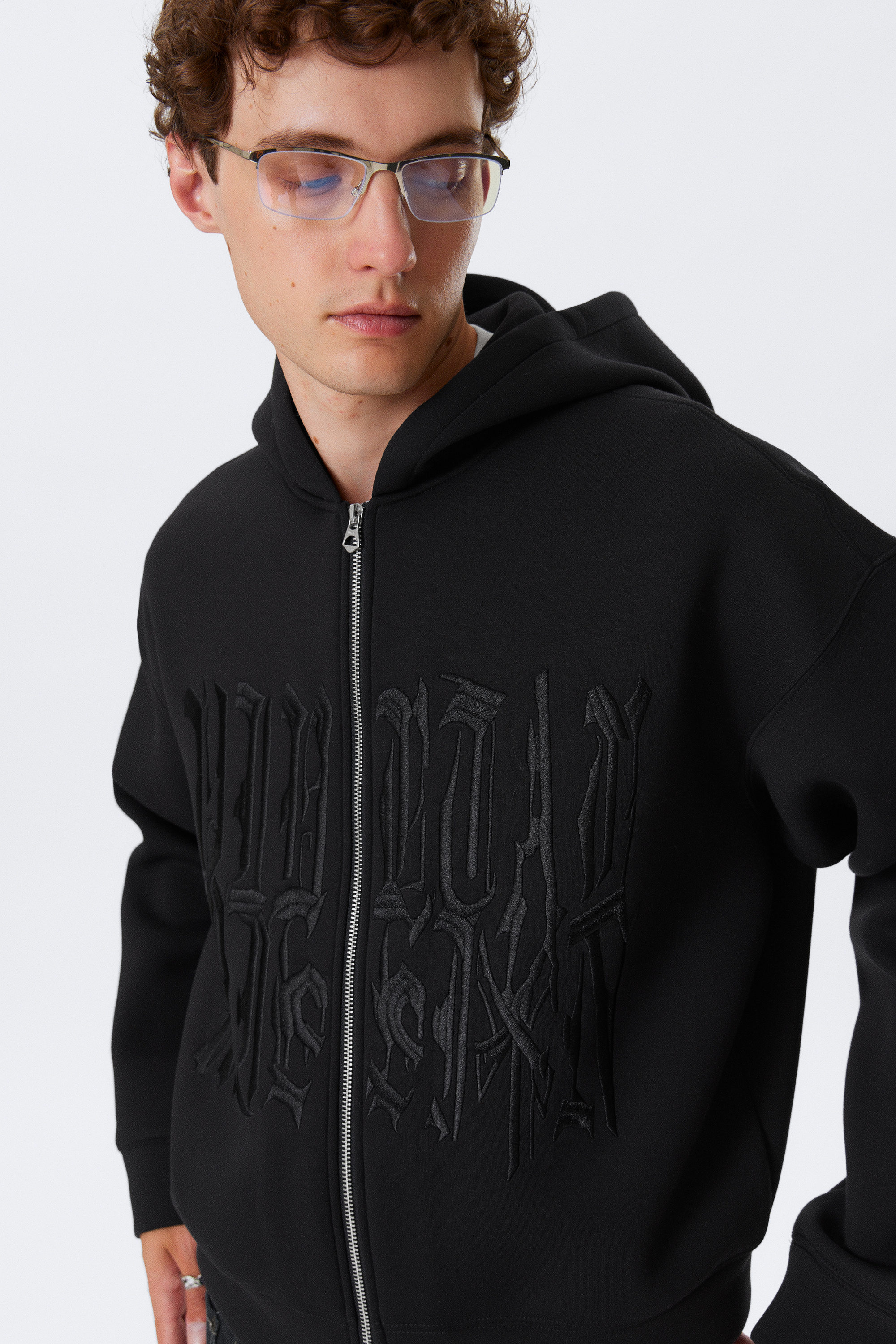 Schwarz - Graphischer Zip-Hoodie "Simon" aus Scuba-Stoff - 2