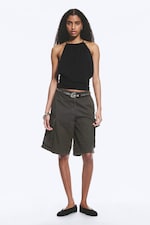 Schwarz - Ärmelloses Neckholder-Top mit Raffungen - 1