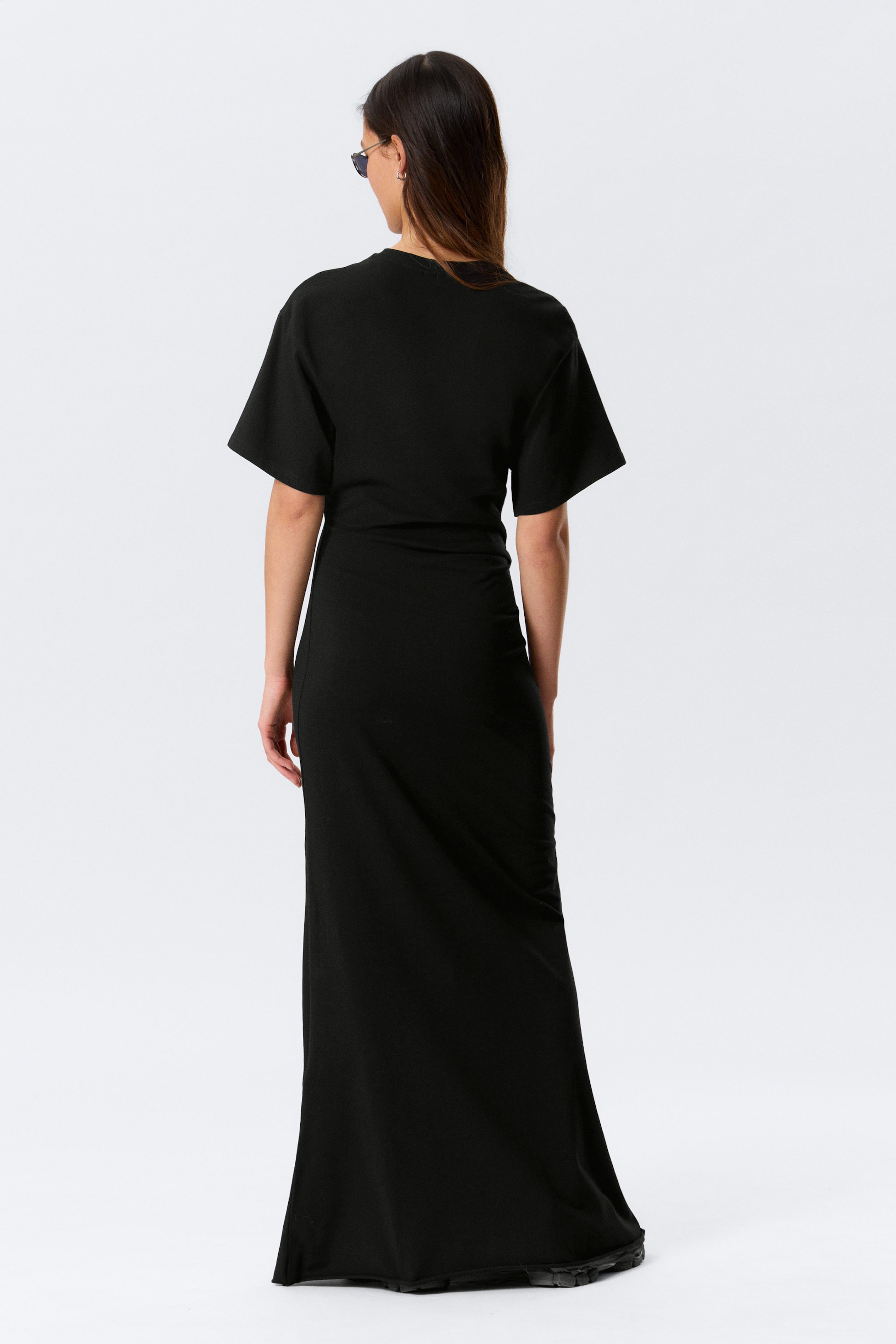 Zwart - Geplooide maxi-jurk met korte mouwen - 3