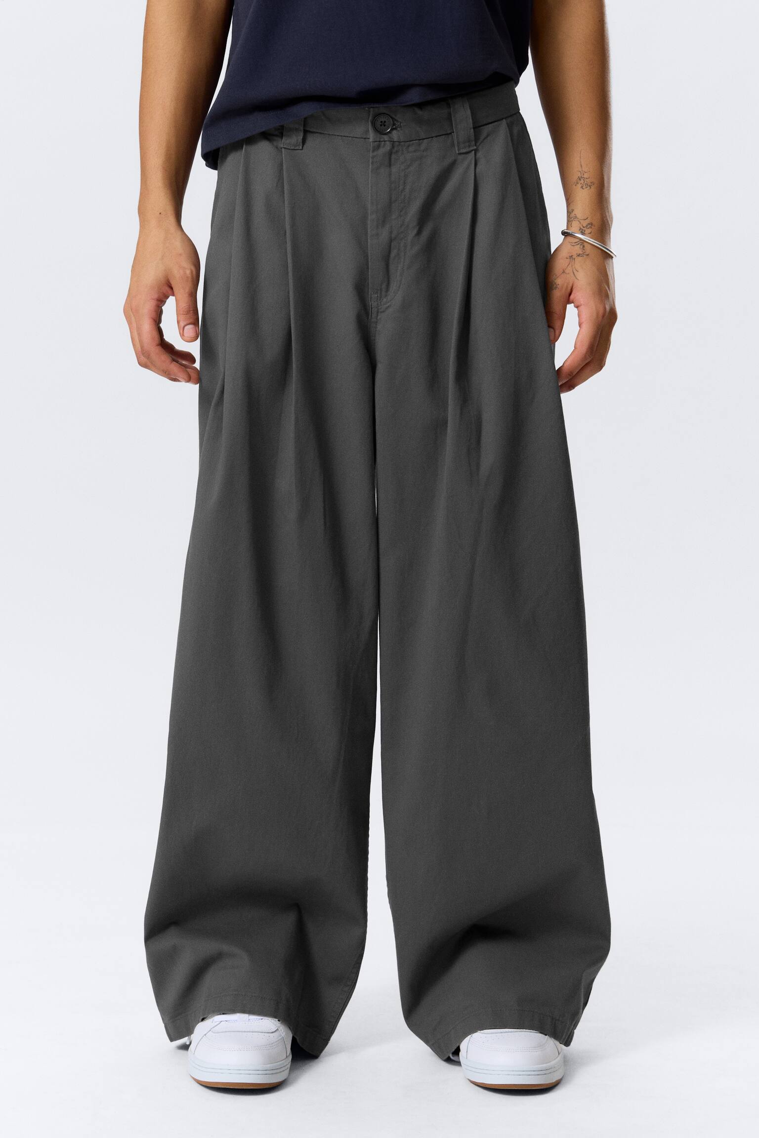 Chino ample plissé en sergé de coton Otis - Dark Grey/Black - 3