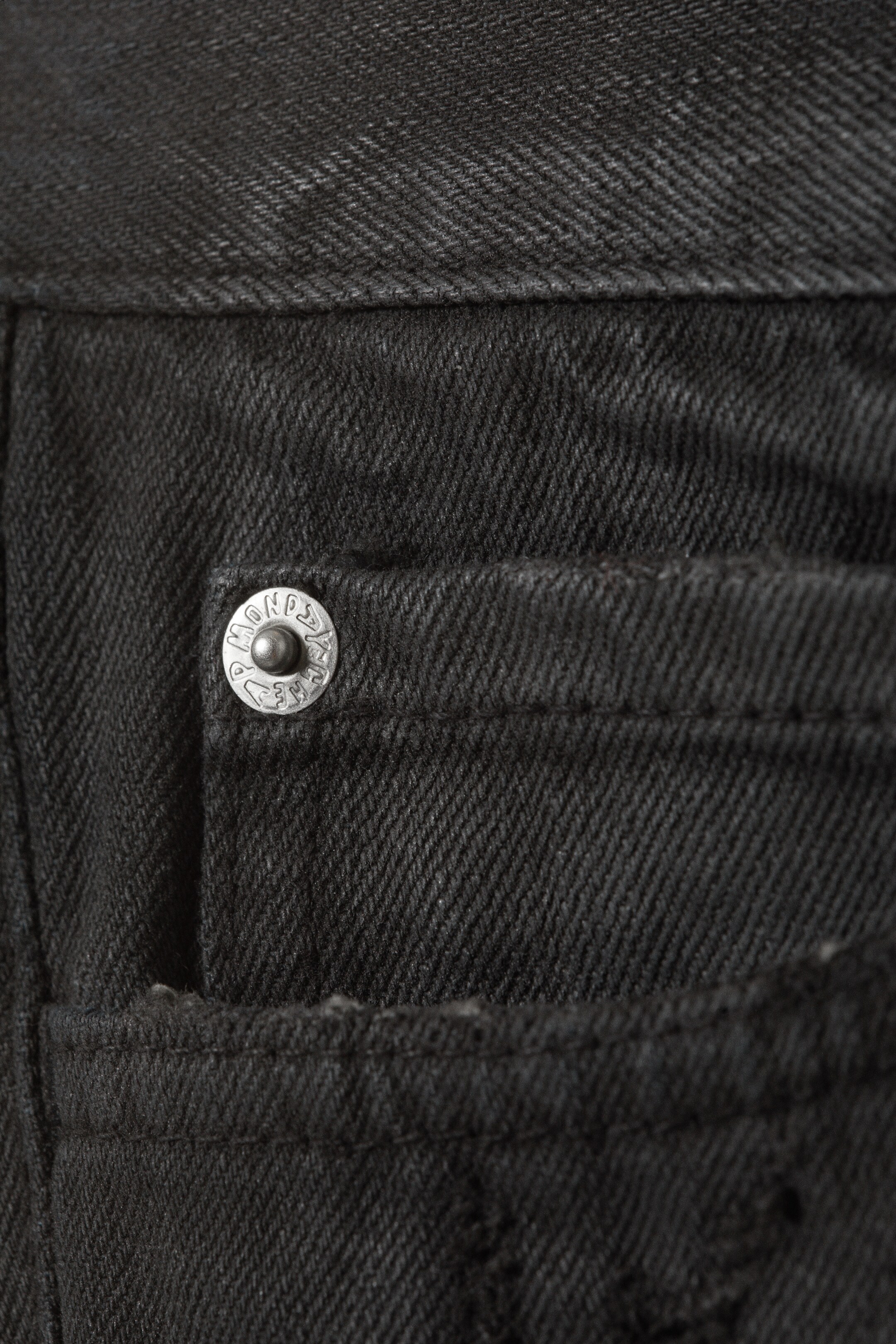 Visualizza immagine più grande: Jeans unisex CM x LB Issue tessuto spalmato rigido - Nero spalmato - UOMO | H&M IT 2