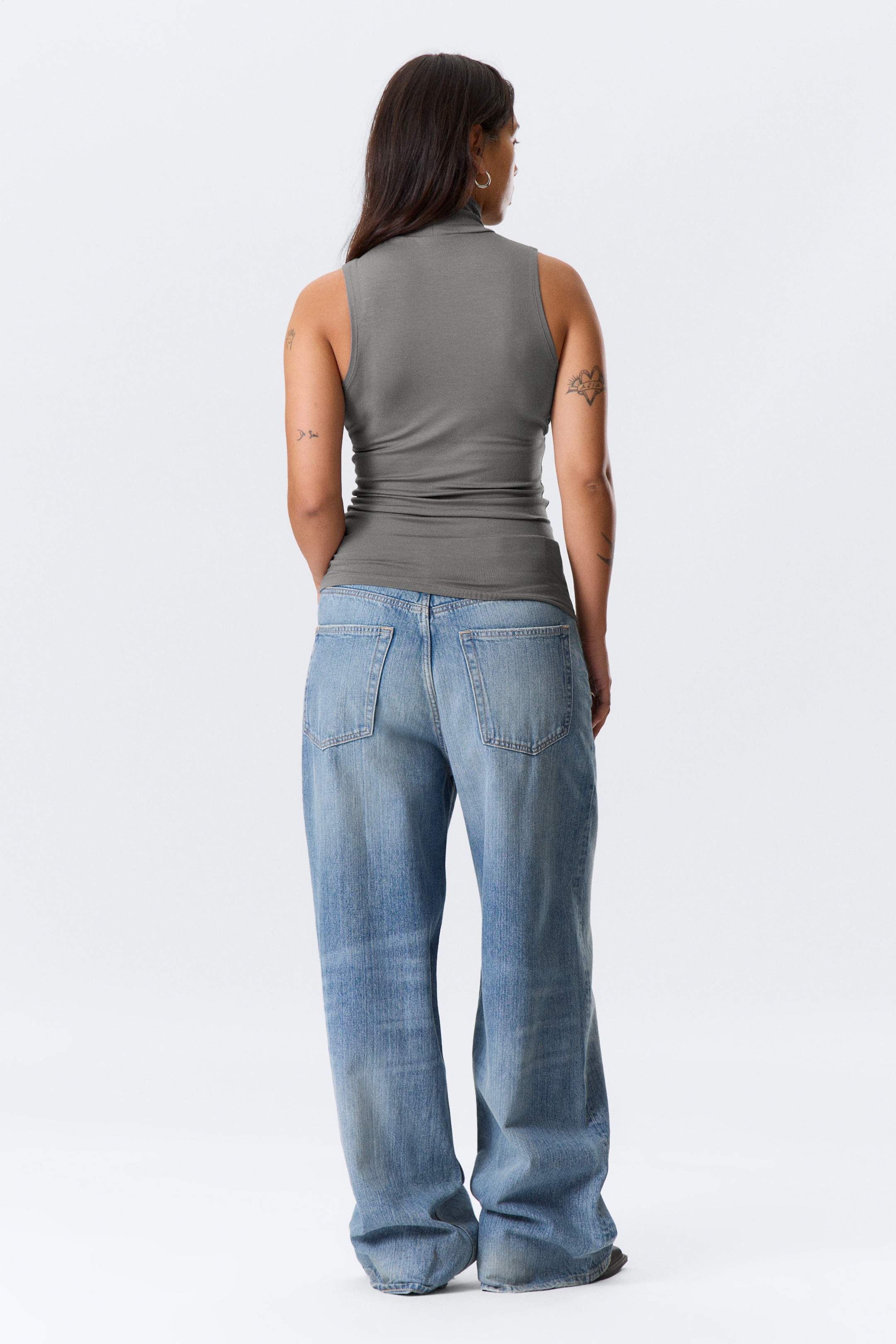 Grey - Sleeveless Turtleneck Top - 2