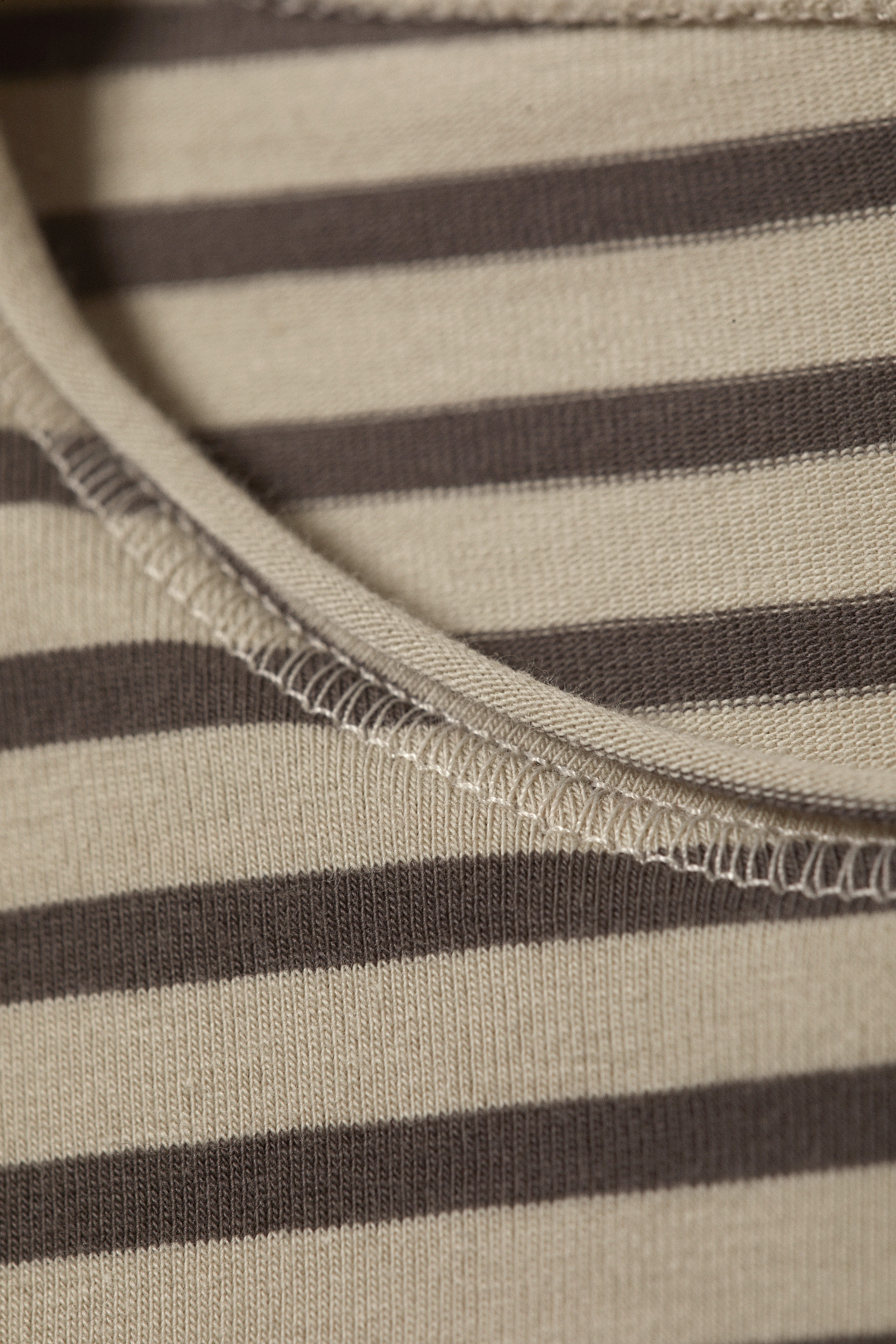 Graubraun gestreift - Longsleeve aus Baumwolle - 4