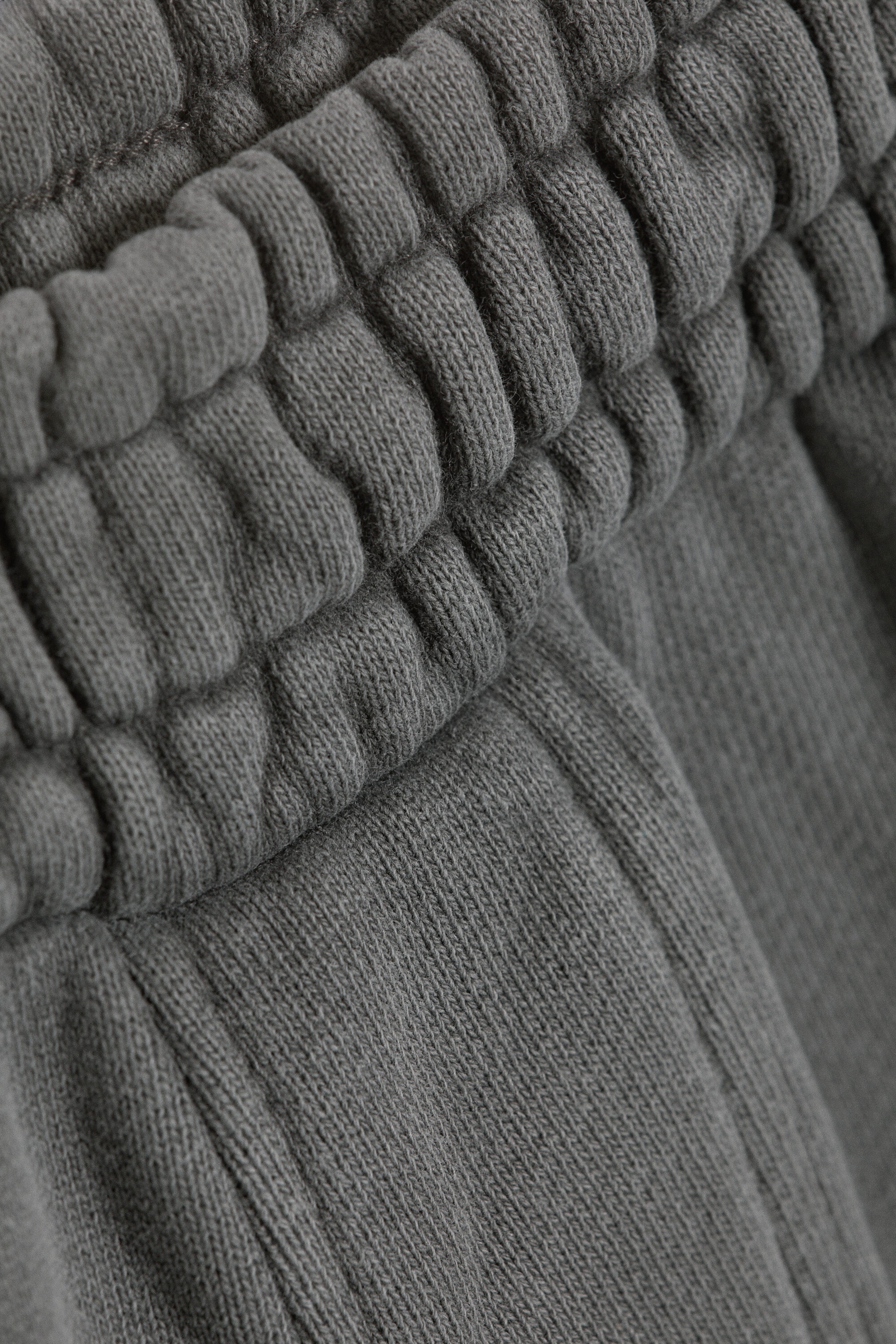 Ausgewaschenes Dunkelgrau - Weite Sweatpants aus schwerem Baumwoll-Frottee - 5