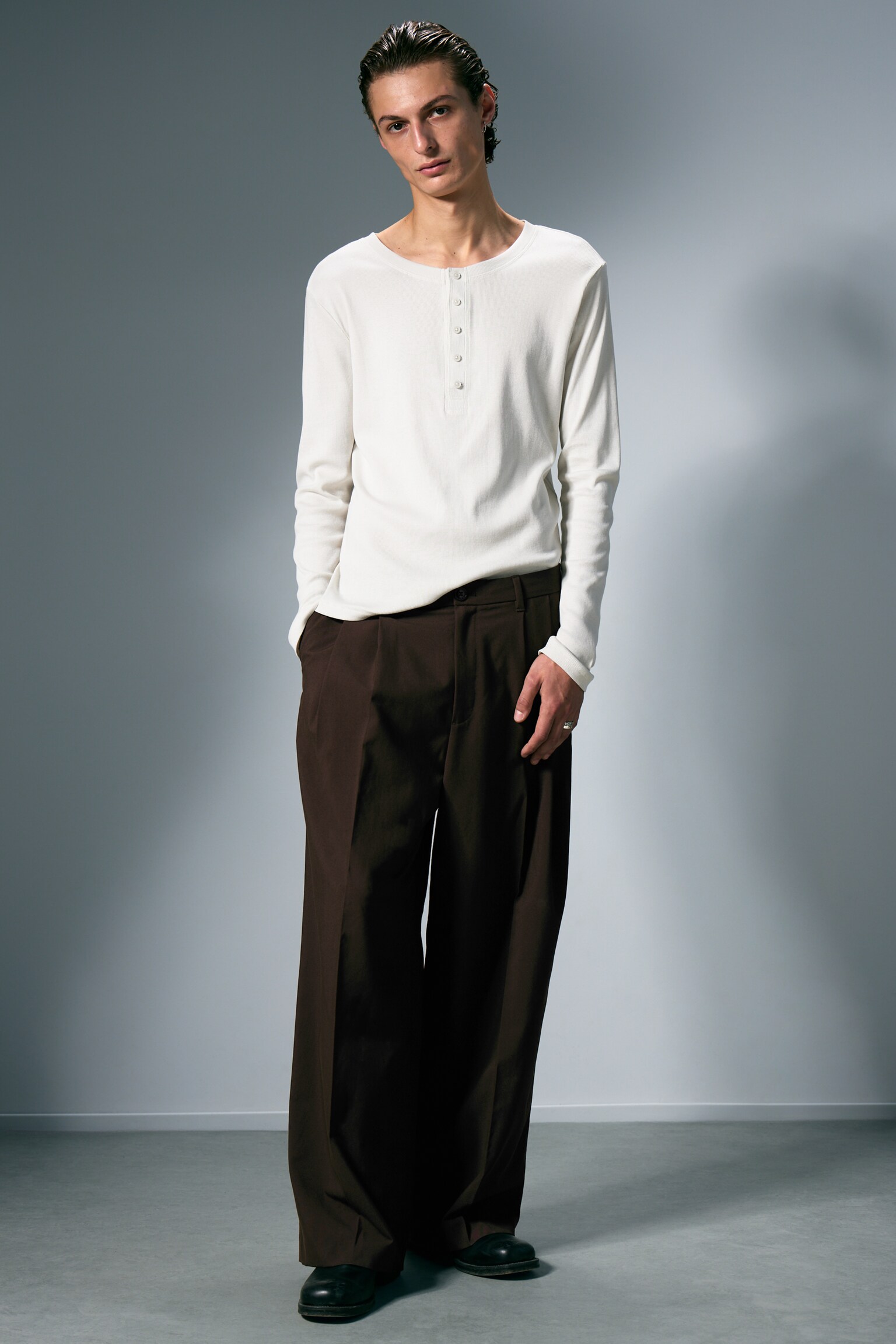 Nate - Weit geschnittene Anzughose mit Bundfalten - Dunkelbraun/Schwarz/Brauner Nadelstreifen - 1