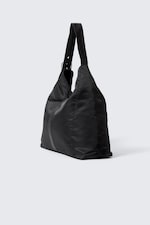 Svart - Medium Slouched Clasp Shoulder Bag - 1