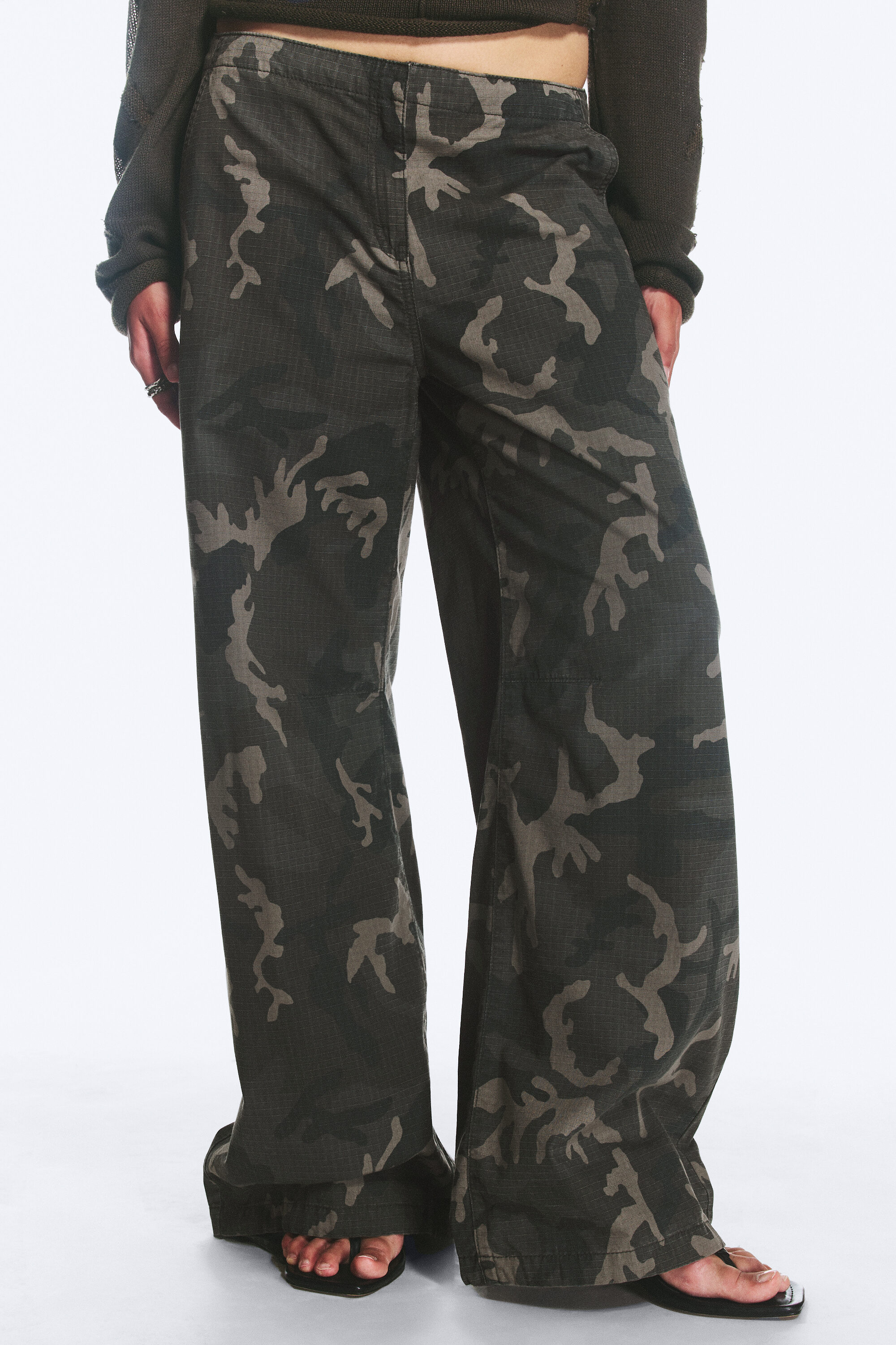 low rise baggy ripstop trousers - Camo | Weekday WW