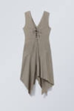 Gestreept vaalbeige - Mouwloze midi-jurk met vetersluiting - 1
