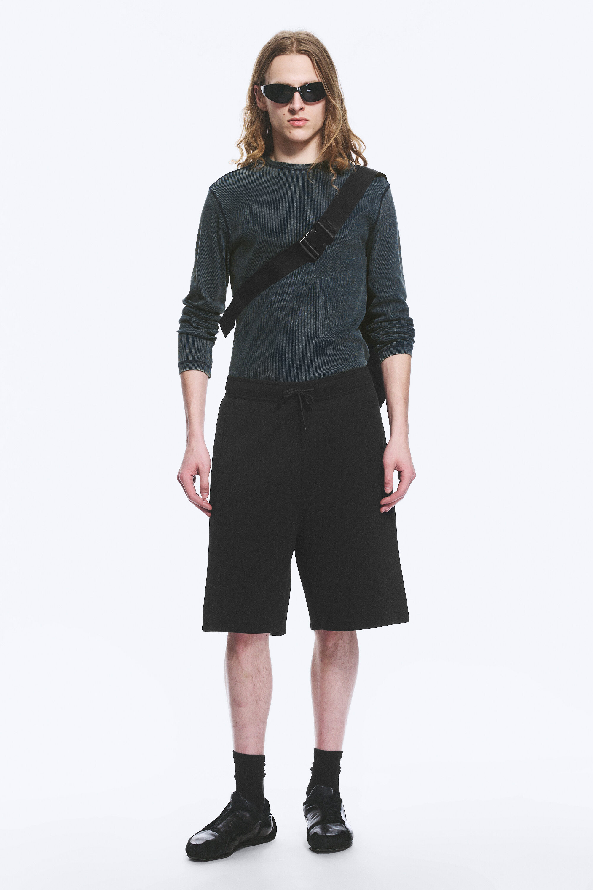 loose fit scuba shorts - Black | Weekday GB