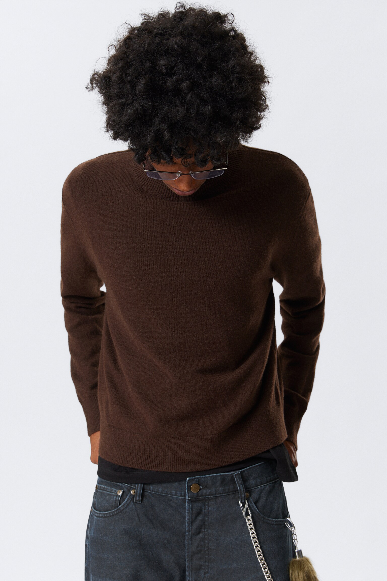 Sweter z okrągłym dekoltem Regular Fit - Ciemnobrązowy/Czarny - 3