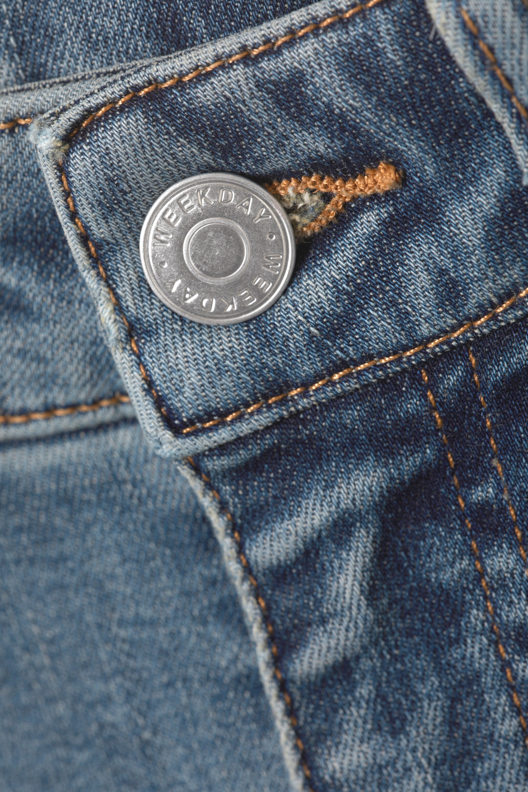 Προβολή μεγαλύτερης εικόνας: Glow Curve High Waisted Regular Flared Leg Jeans - Treasure Blue - Ladies | H&M GR 2