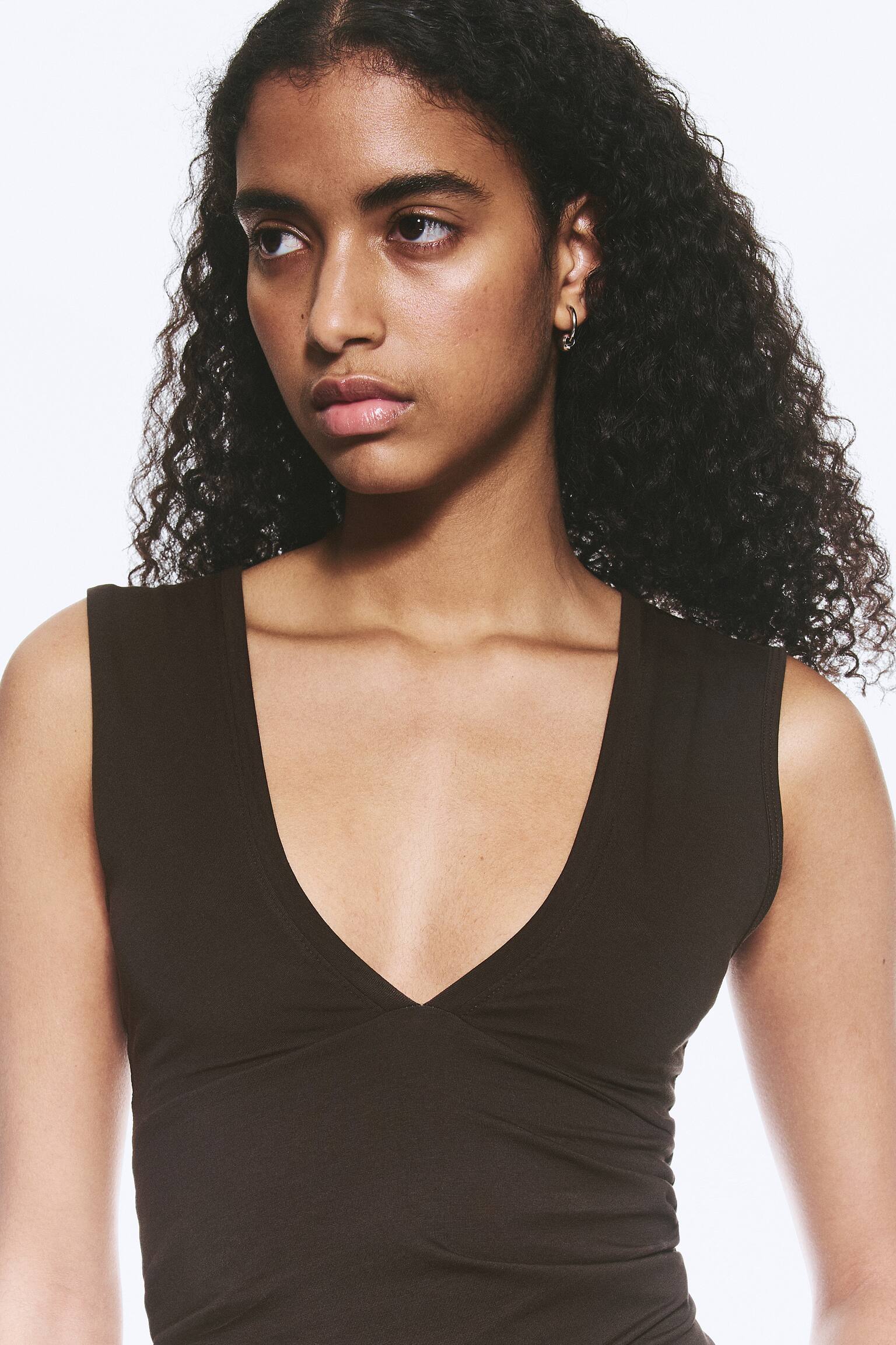 Fitted V-Neck Sleeveless Top - Dark Brown/Black/Light Grey Melange - 6