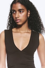 Mörkbrun - Figurnära V-ringad ärmlös topp - 2