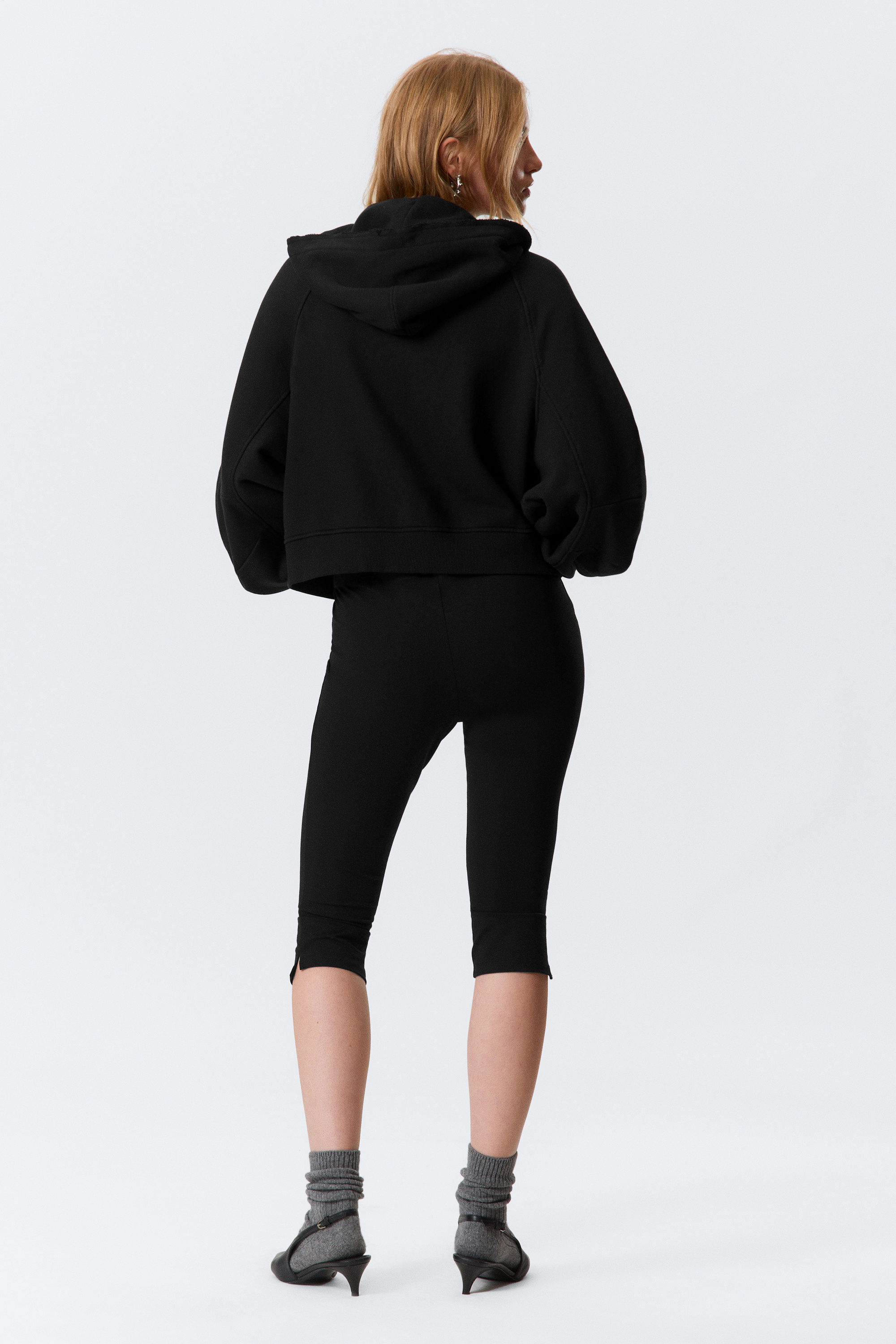 Black - Mid-Rise Capri Trousers - 2