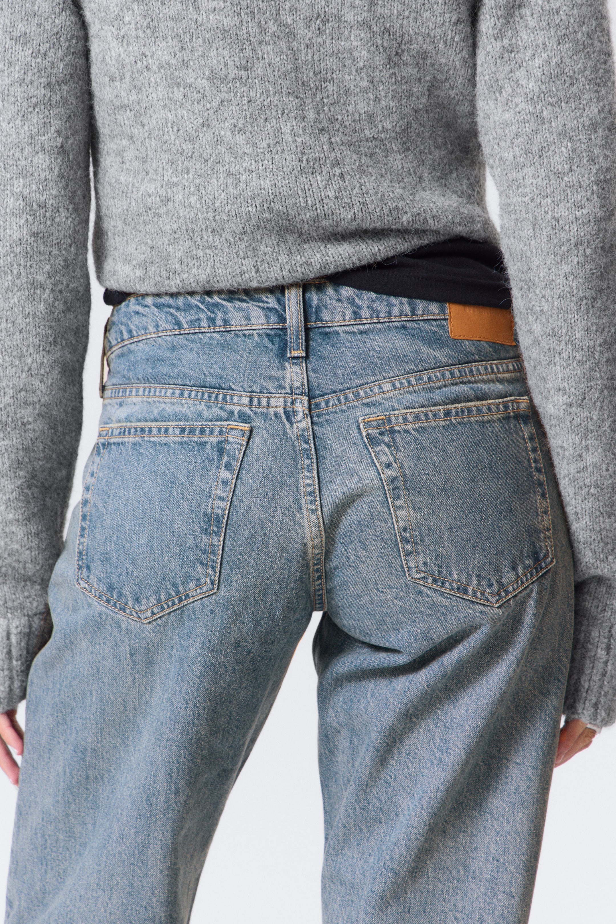 2000 Blue - Medium Blue - Arrow Low Rise Regular Straight Leg Jeans - 3