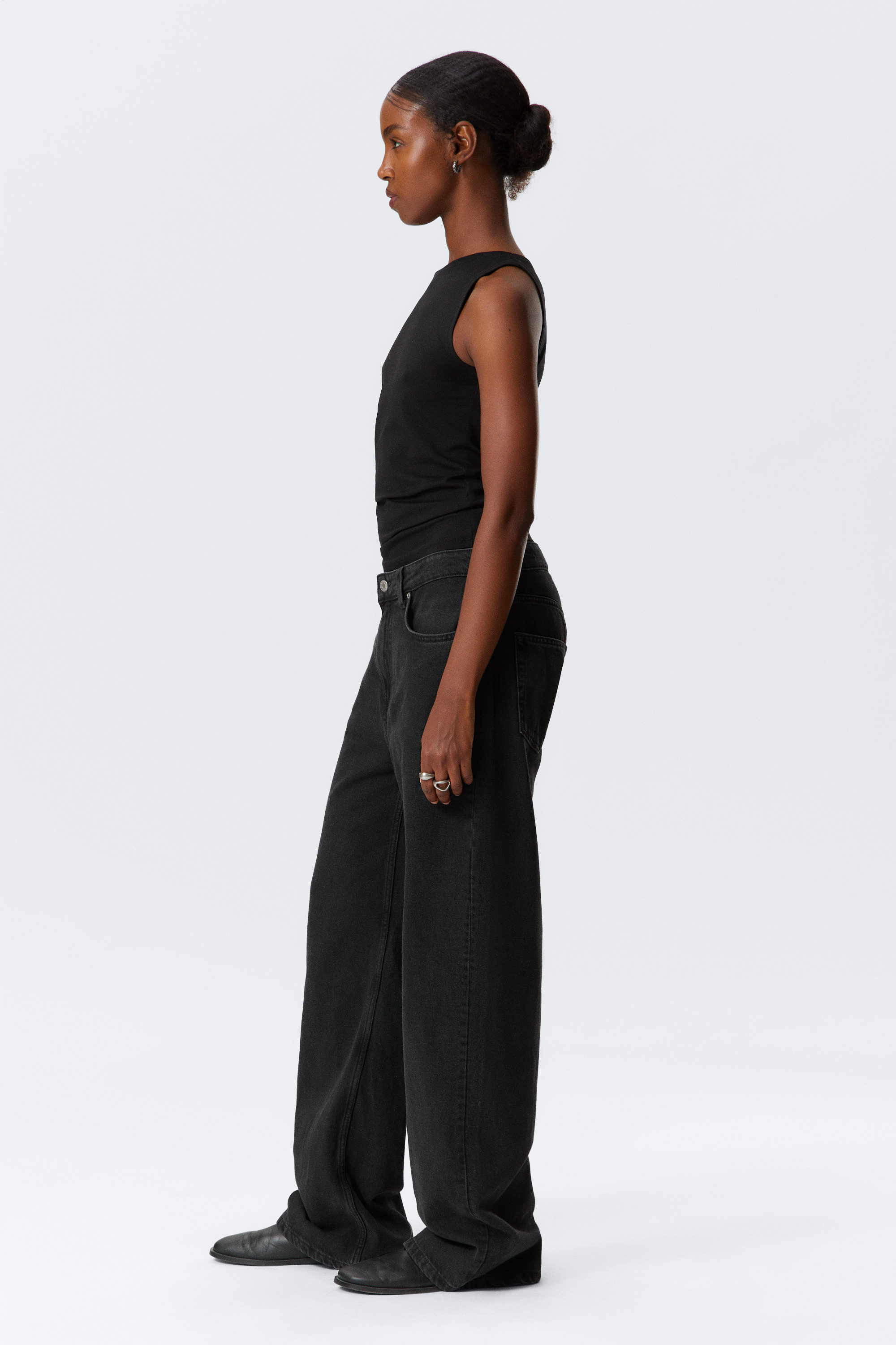 Tuned Black - Svart - Missy Low Waist Loose Straight Leg Jeans - 2