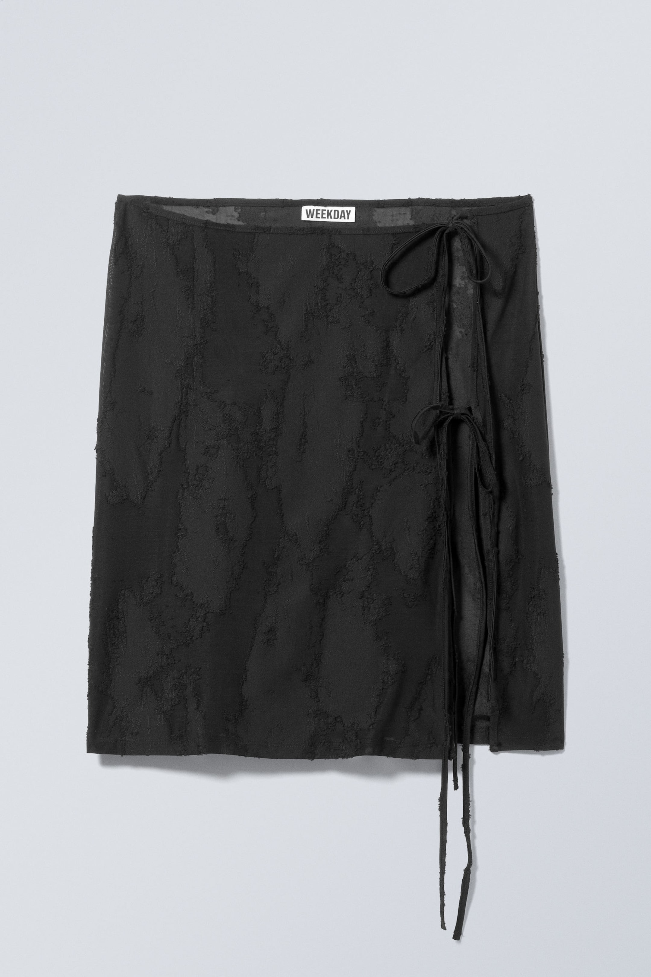 Schwarzes Jacquardmuster - Jacquard-Rock mit Bindeverschluss - 0