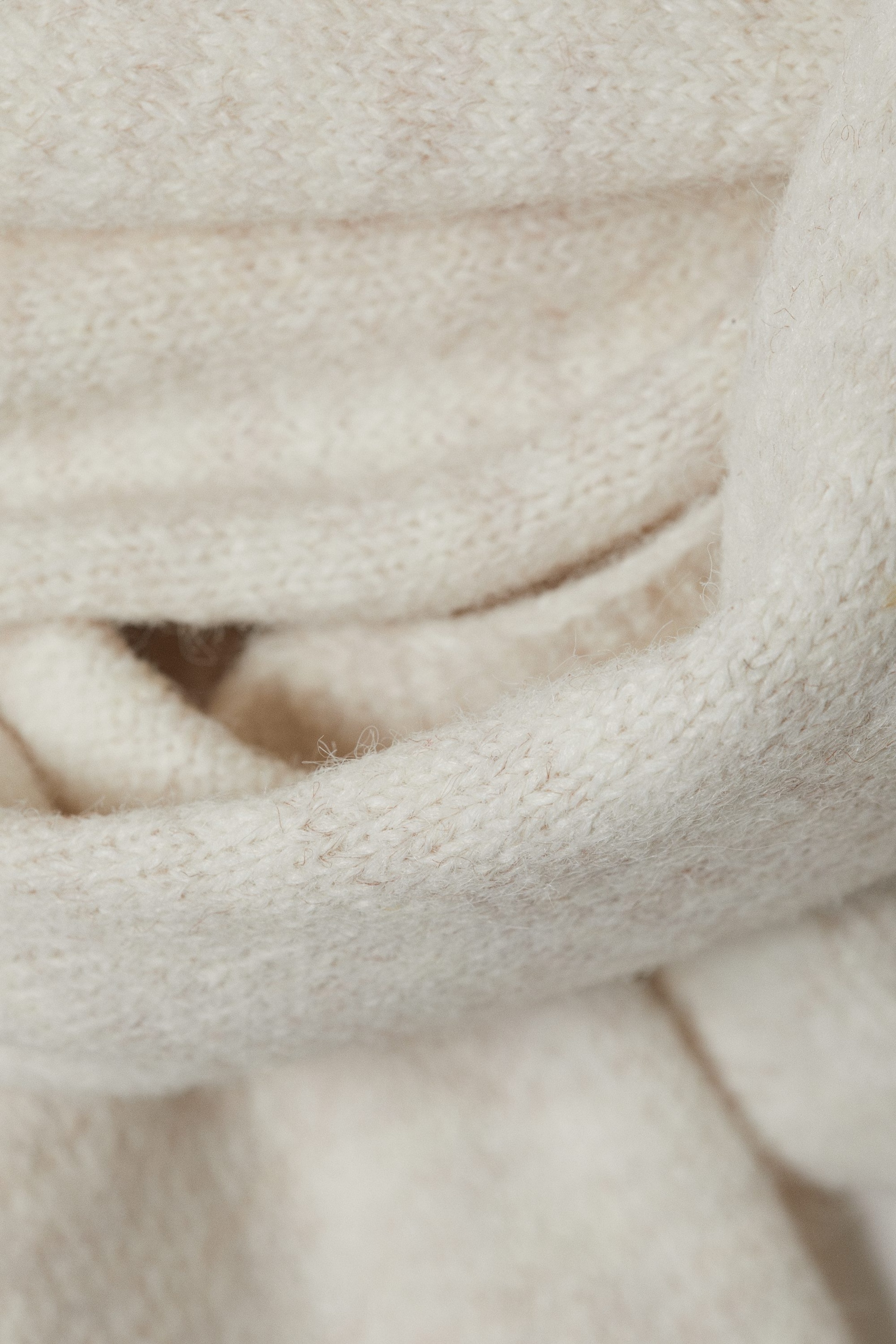 Grauweiß - Kapuzenschal - 2