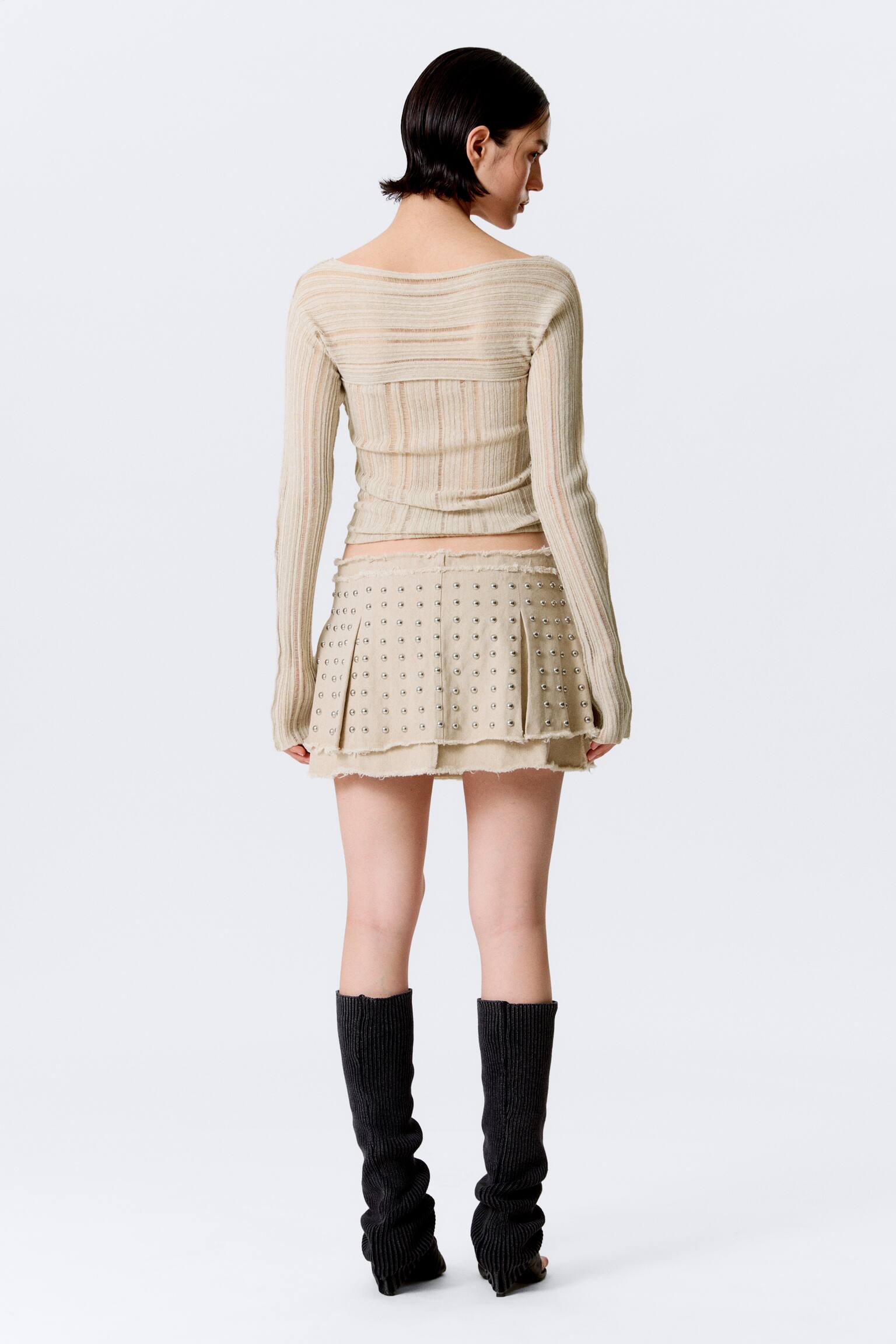 Minirock mit Falten und Nieten - Beige - 5