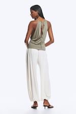 Staubiges Khakigrün - Ärmelloses Neckholder-Top mit Raffungen - 3