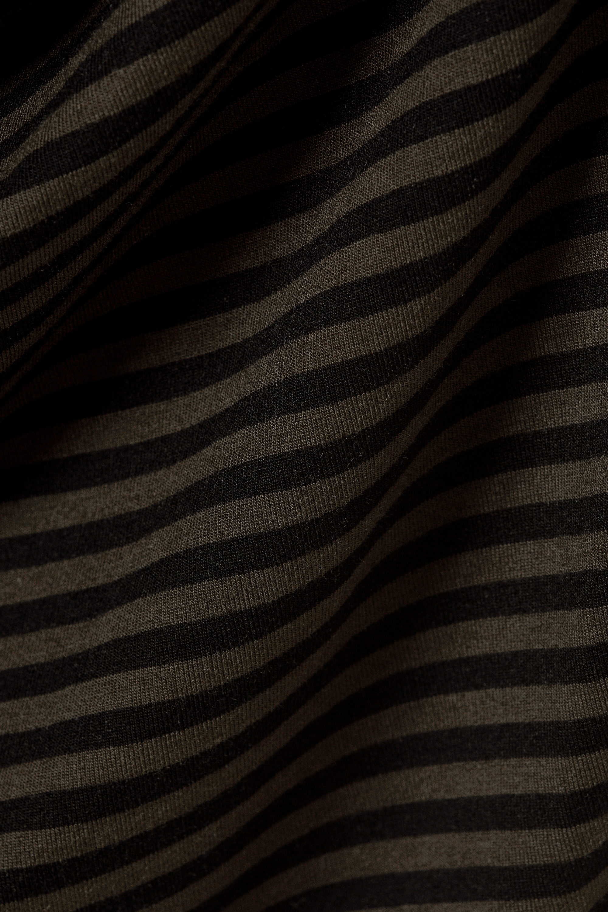 Dunkles Khakigrün gestreift - Striped Draped Hooded Top - 2