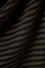 Dunkles Khakigrün gestreift - Gestreiftes, drapiertes Kapuzentop - 5