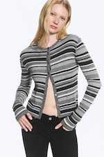 Grau meliert mit Streifen - Figurbetonte Merino-Strickjacke - 0