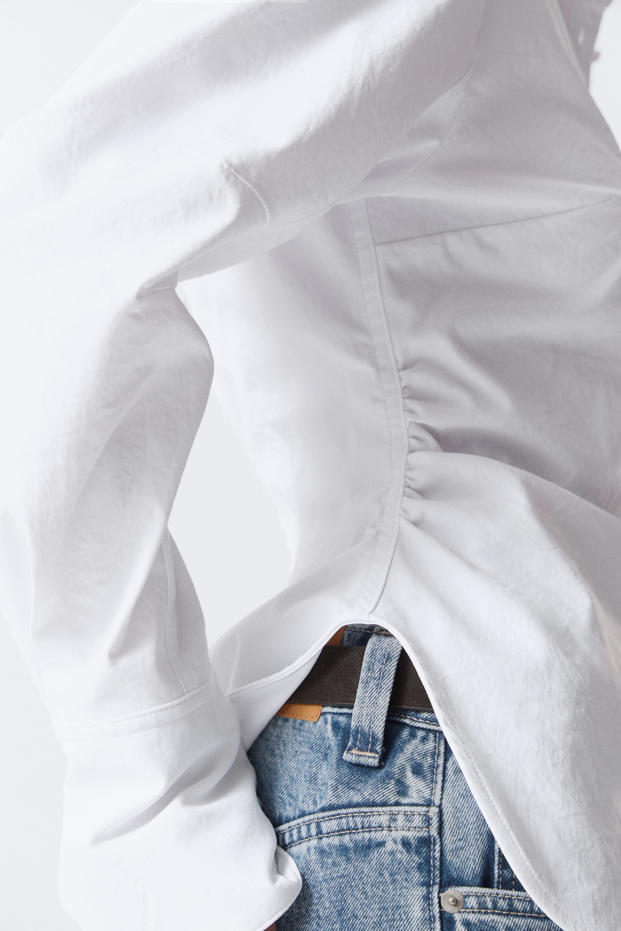 White - Fitted Ruched Waist Shirt - 2