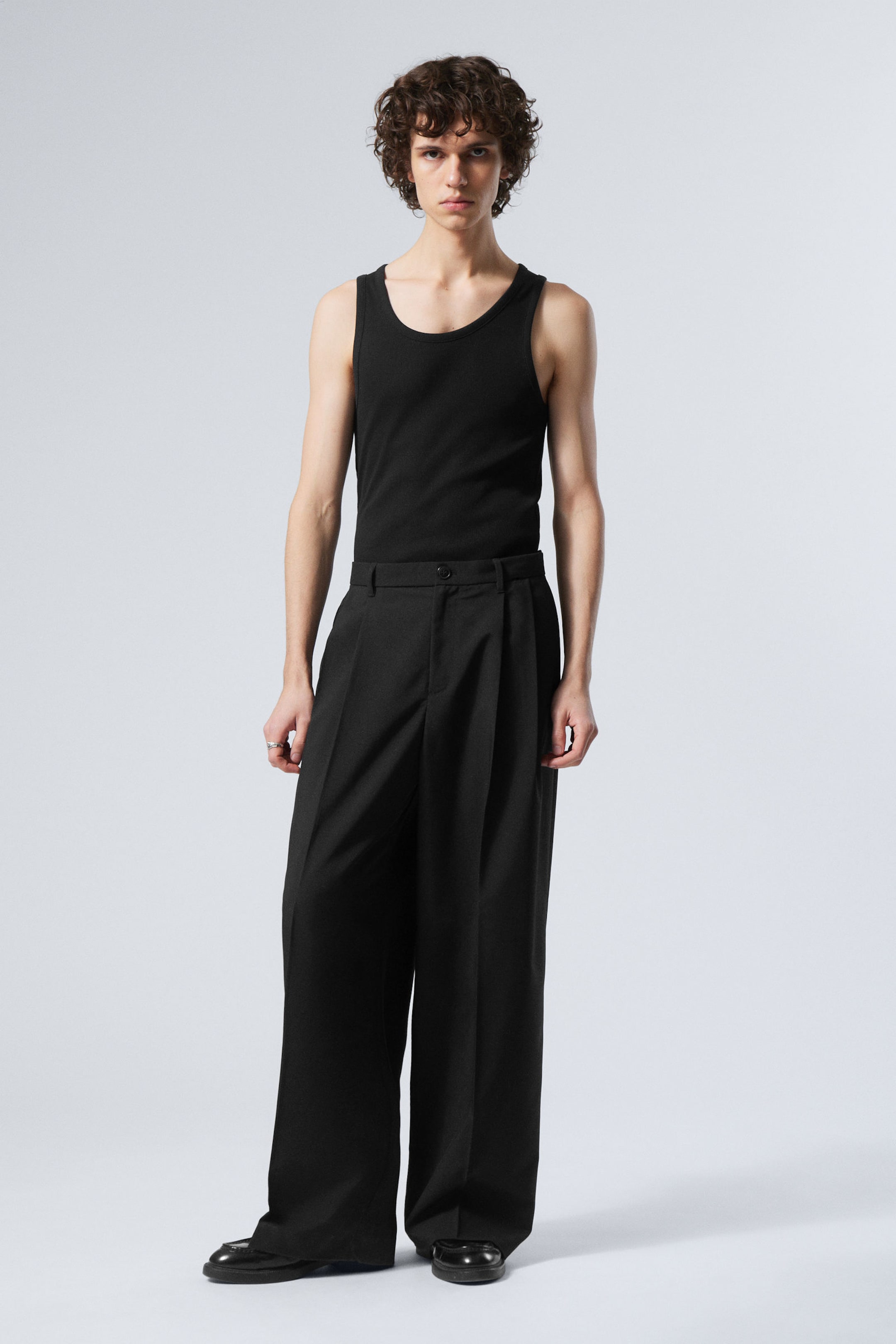 Zwart - Ruimvallende pantalon met lage taille - 1